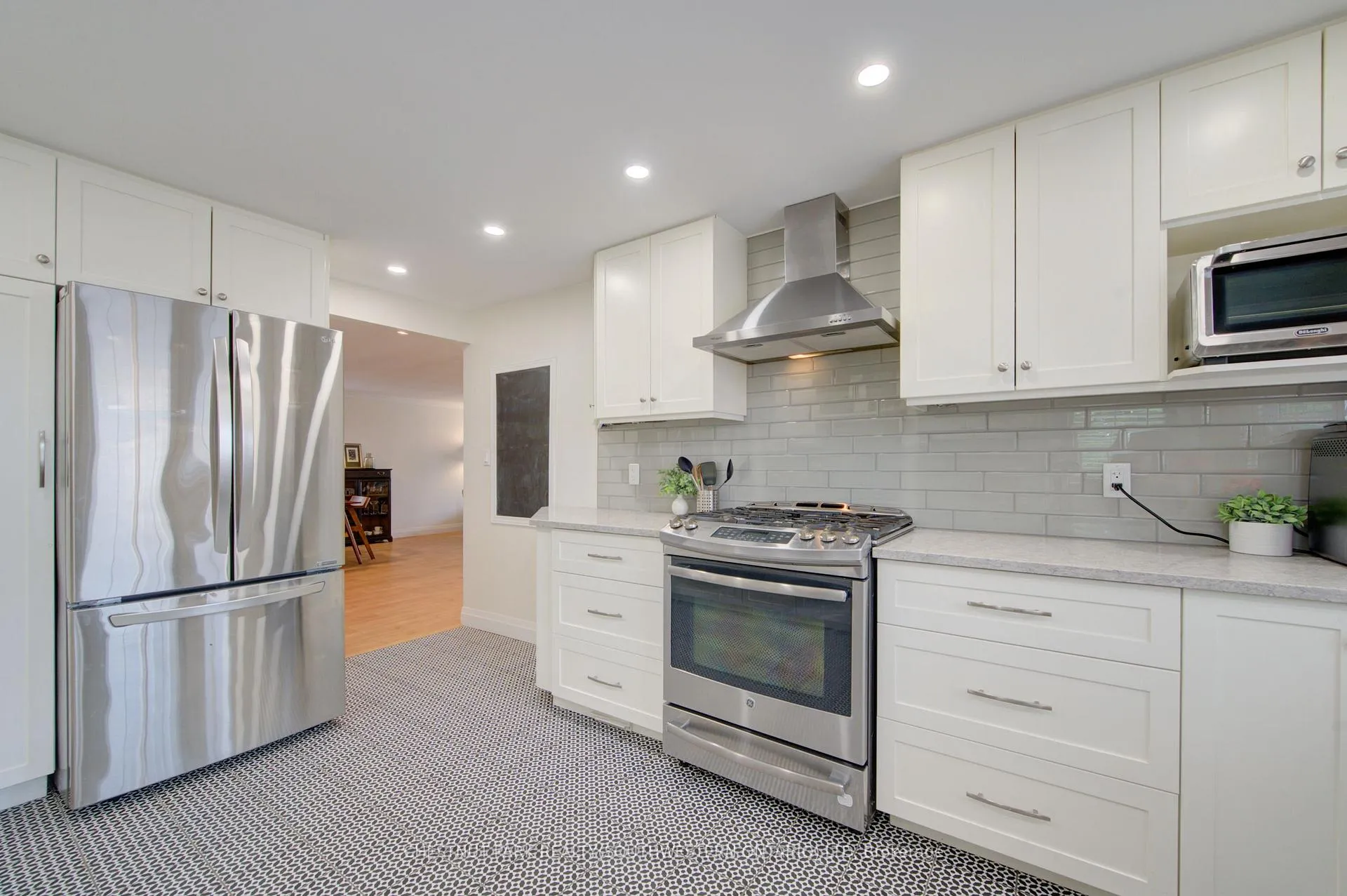 Photo 14 of 363 Morrison Road, Kitchener, Centreville Chicopee — HOMEH