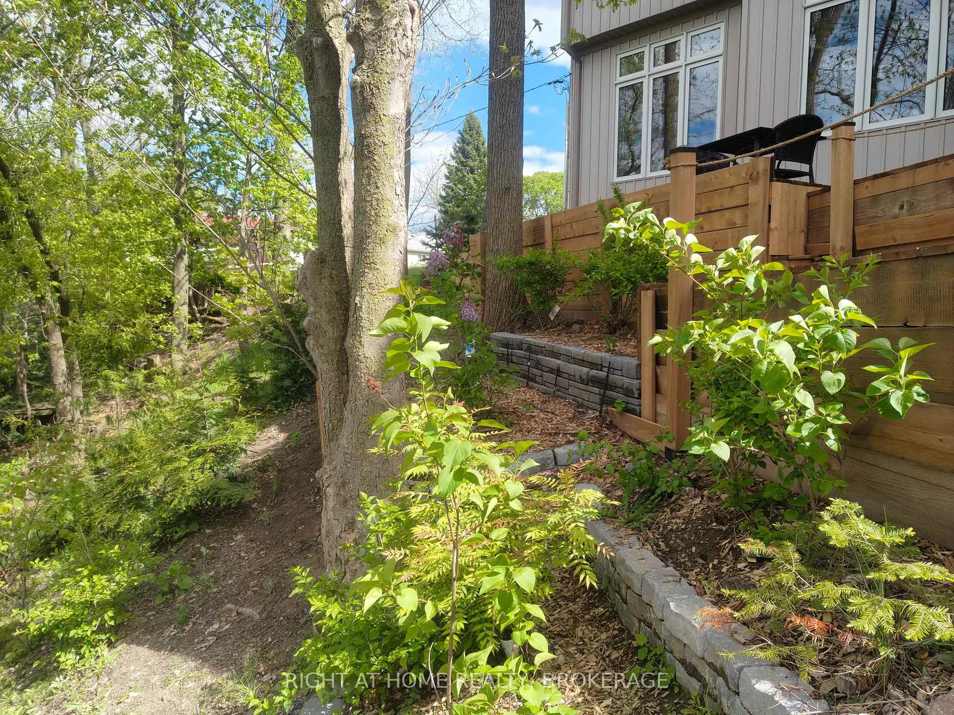 Photo 7 of 22 Ursula Avenue, St. Catharines, Burleigh Hill — HOMEH
