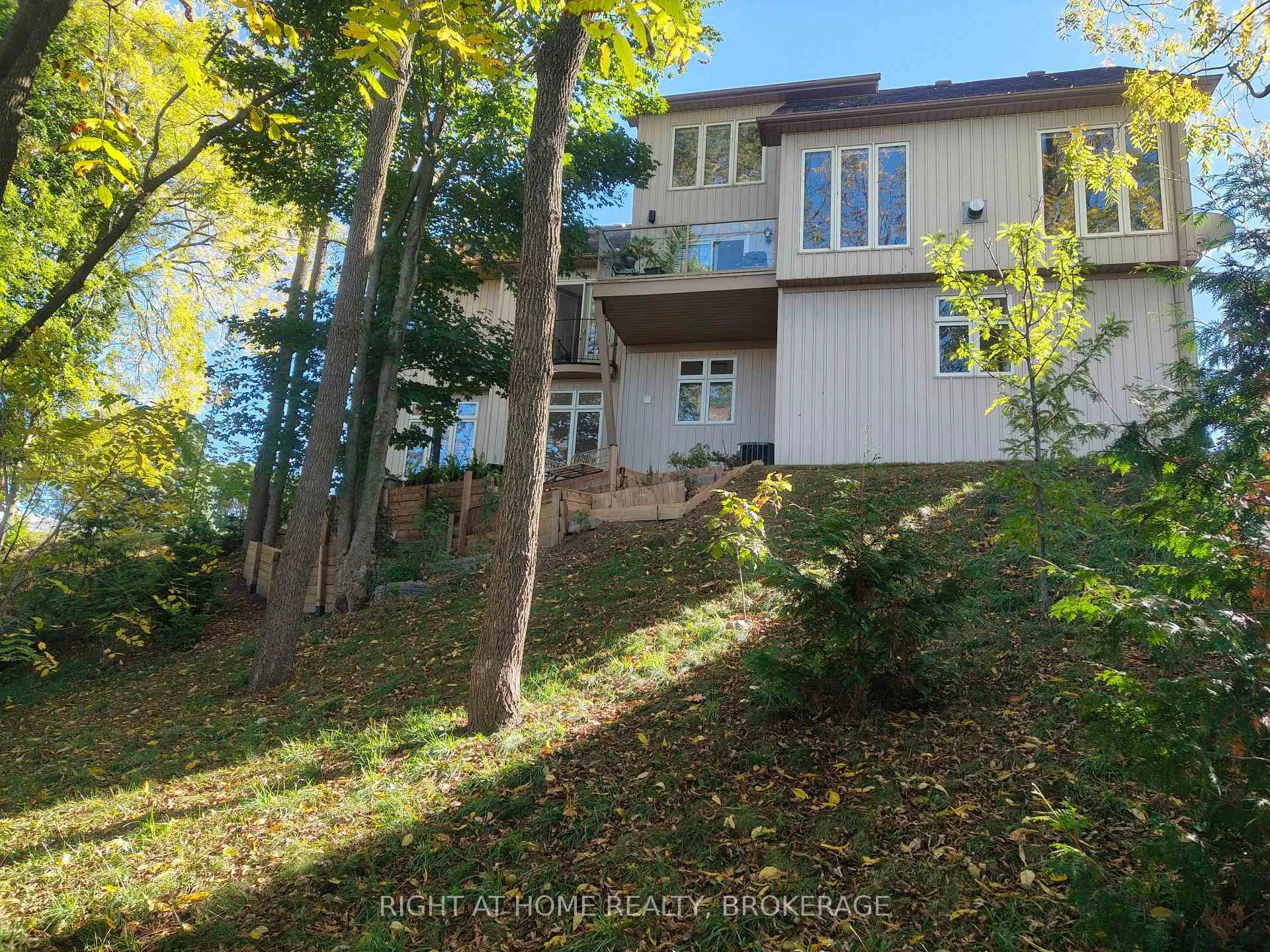 Photo 8 of 22 Ursula Avenue, St. Catharines, Burleigh Hill — HOMEH