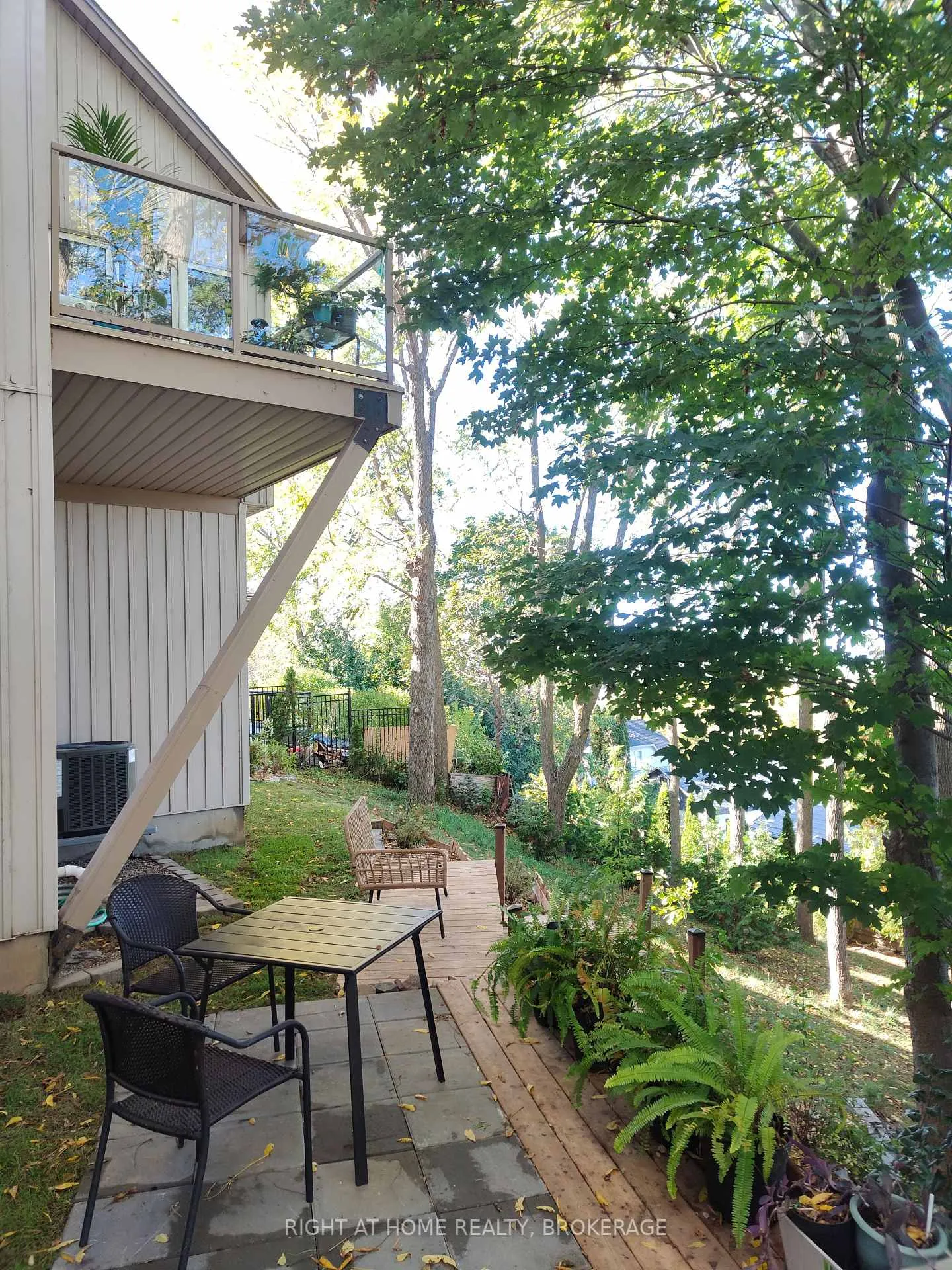 Photo 11 of 22 Ursula Avenue, St. Catharines, Burleigh Hill — HOMEH