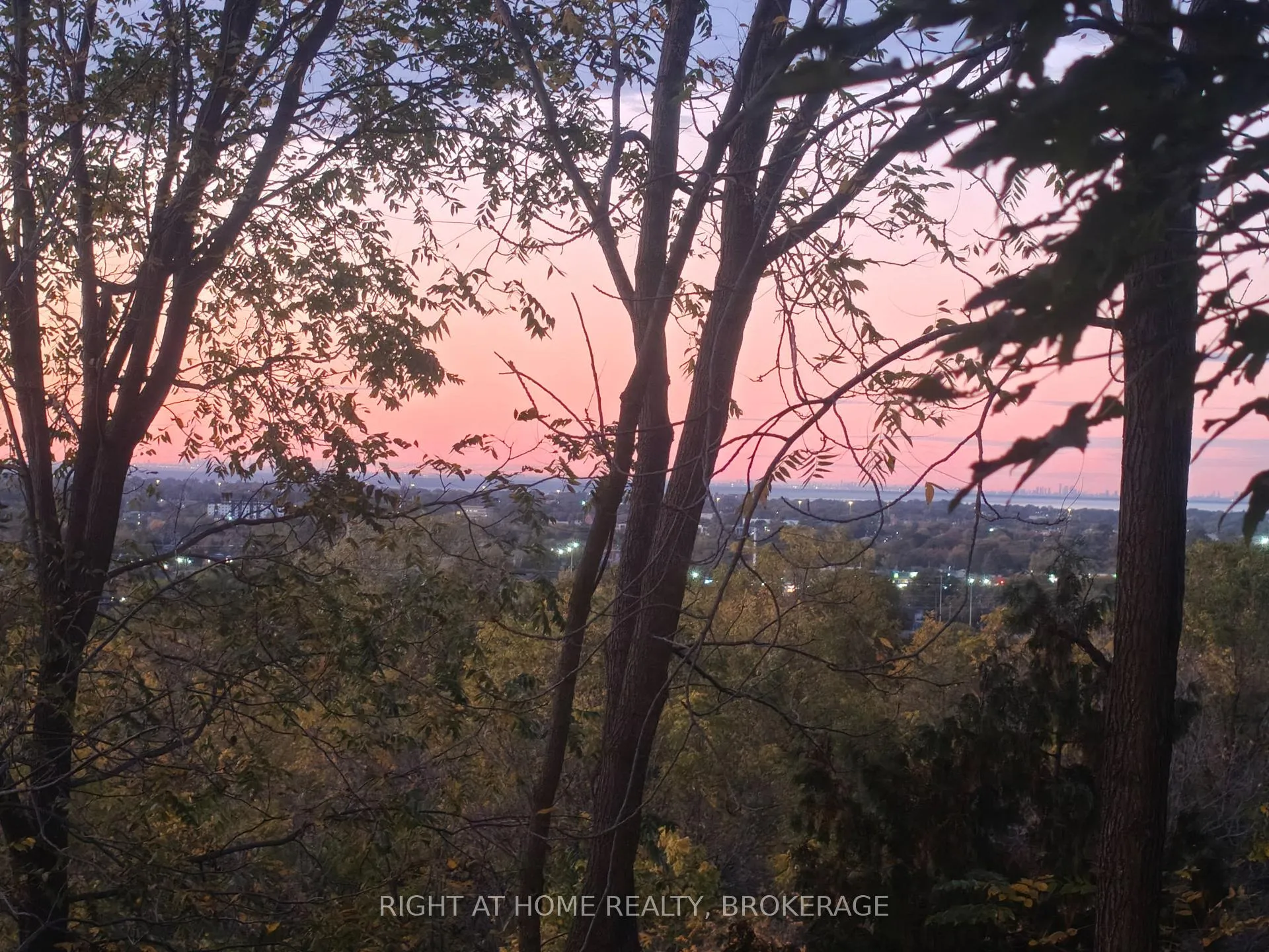 Photo 13 of 22 Ursula Avenue, St. Catharines, Burleigh Hill — HOMEH