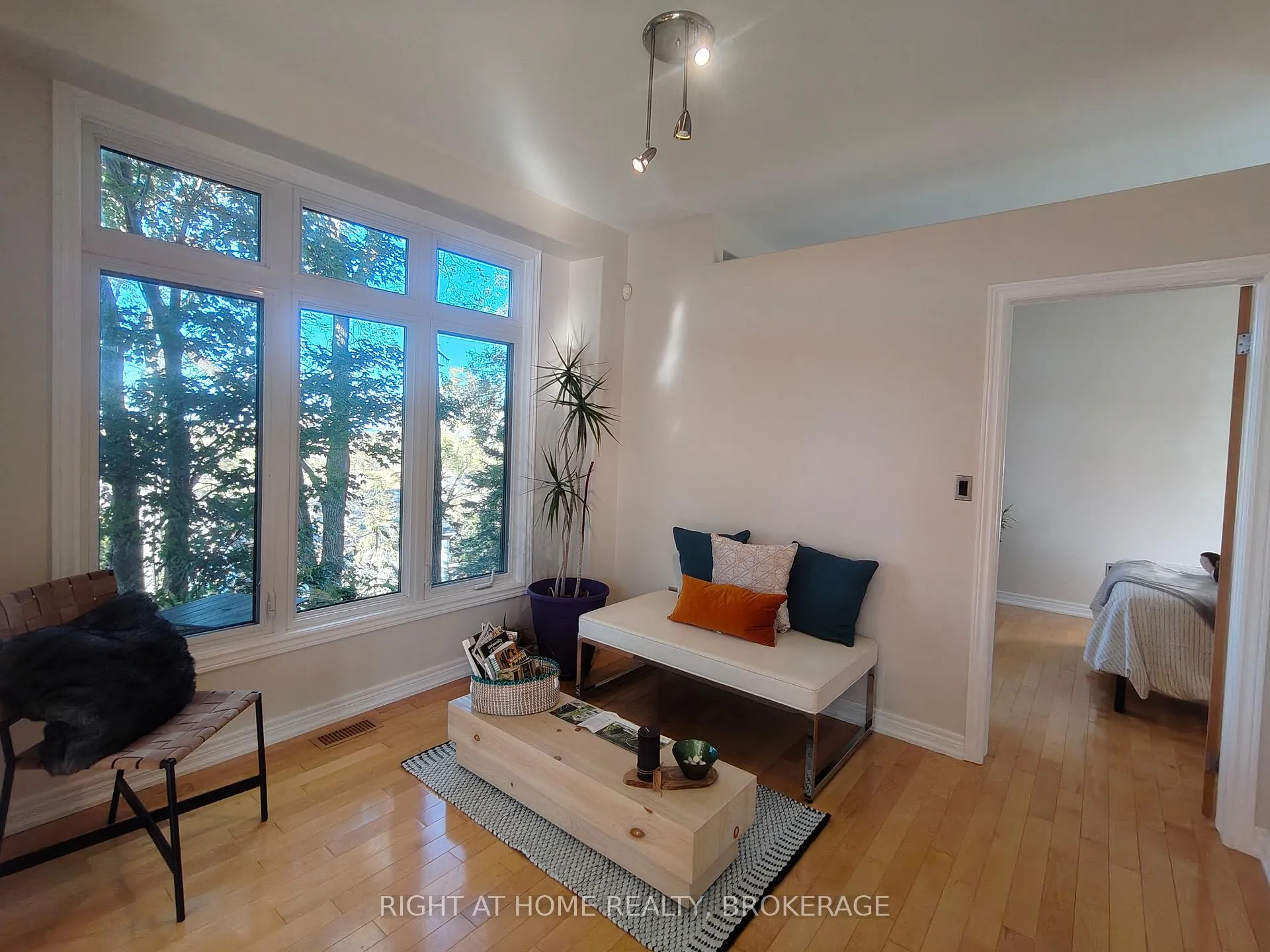 Photo 17 of 22 Ursula Avenue, St. Catharines, Burleigh Hill — HOMEH