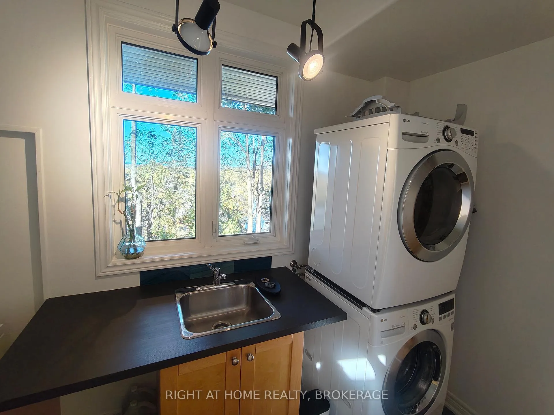 Photo 27 of 22 Ursula Avenue, St. Catharines, Burleigh Hill — HOMEH