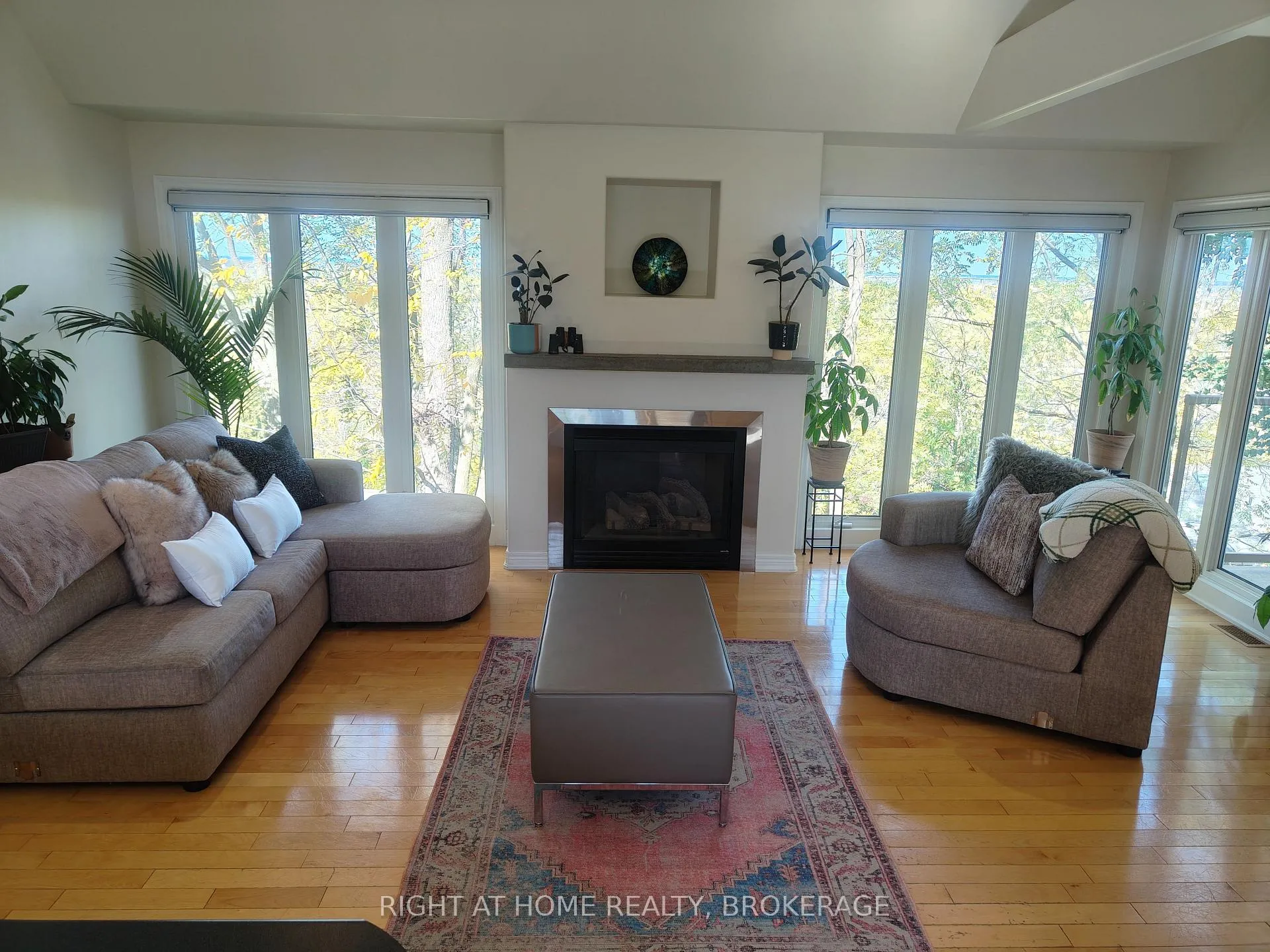 Photo 16 of 22 Ursula Avenue, St. Catharines, Burleigh Hill — HOMEH