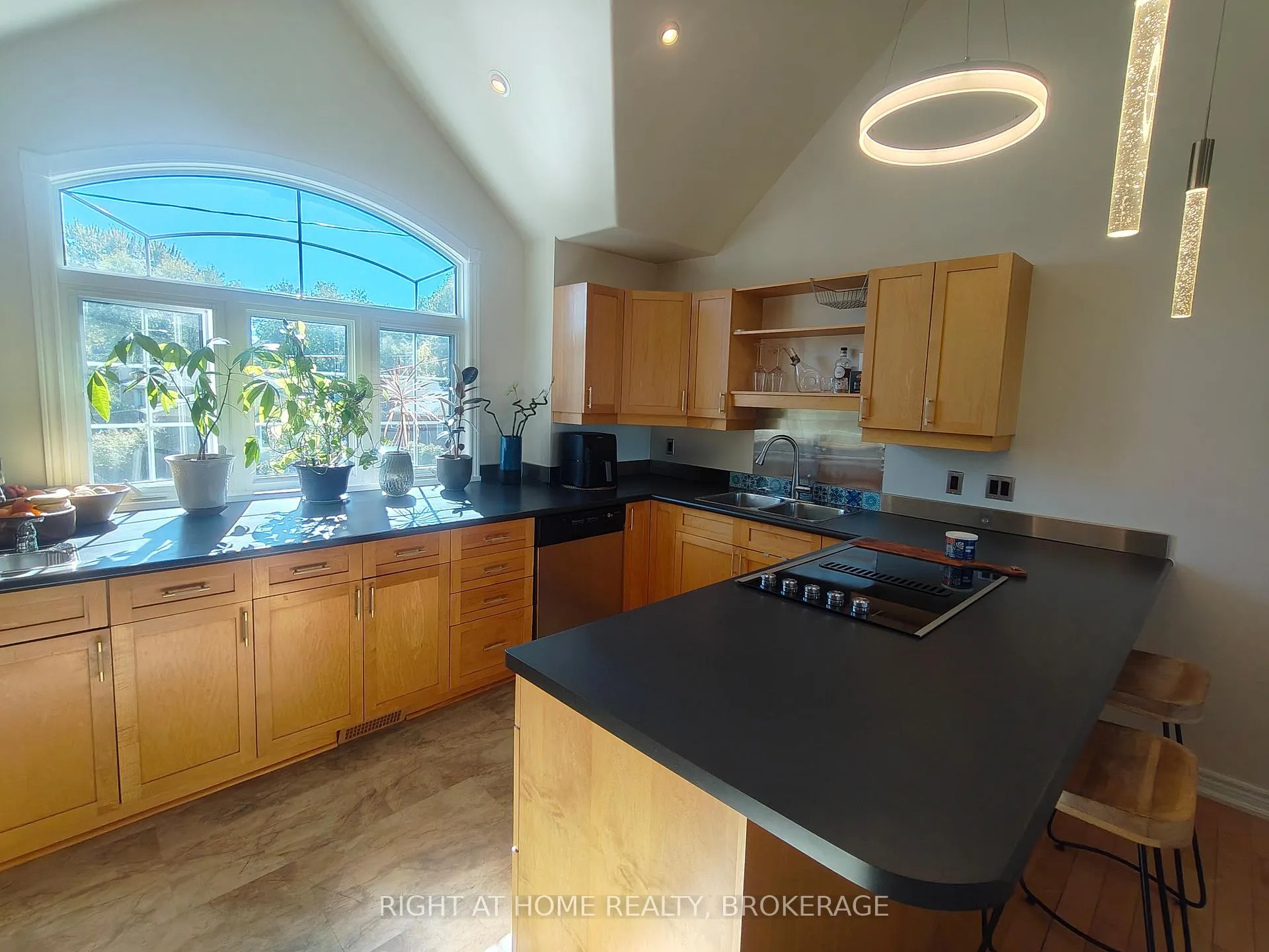 Photo 30 of 22 Ursula Avenue, St. Catharines, Burleigh Hill — HOMEH
