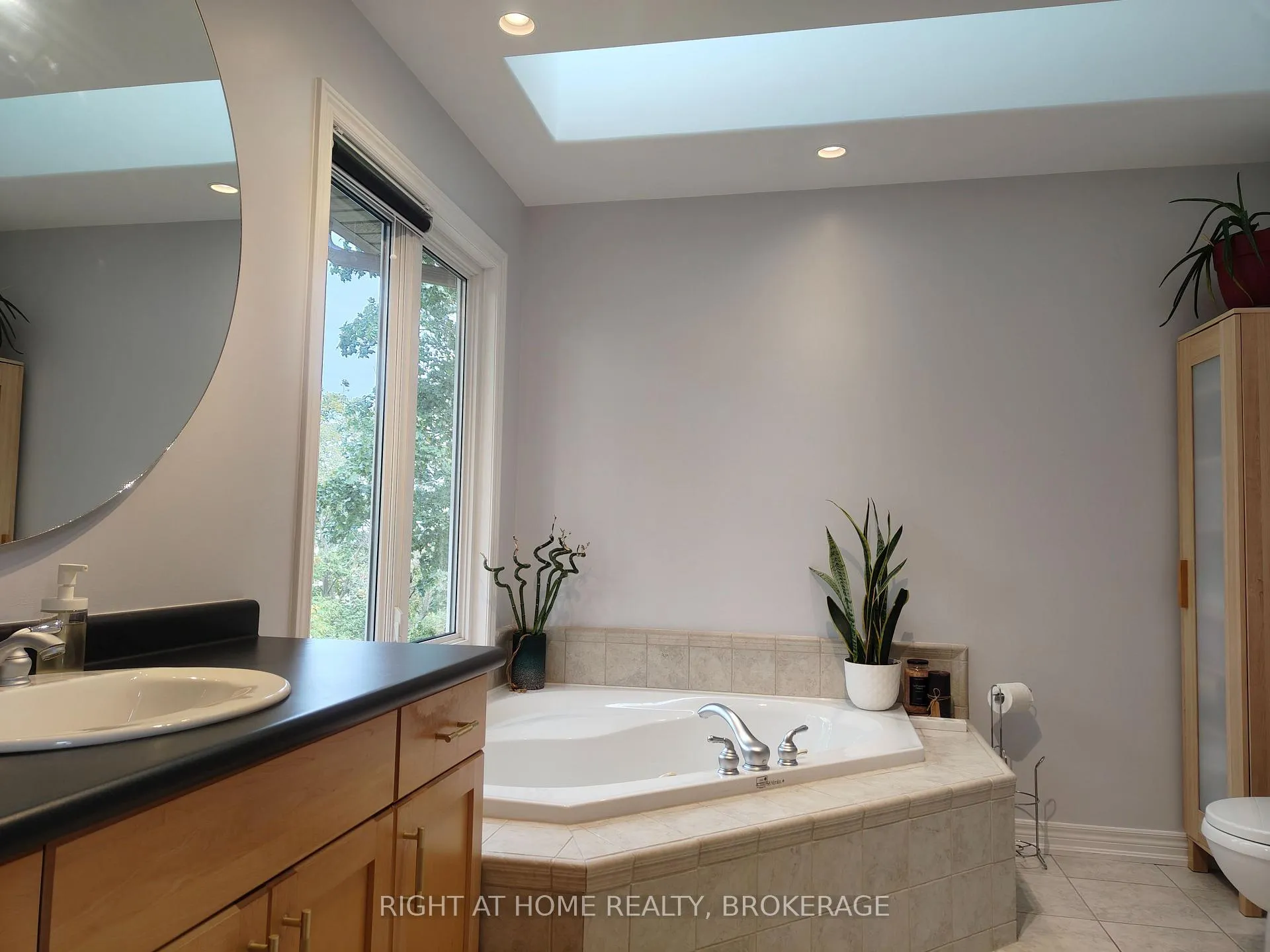 Photo 39 of 22 Ursula Avenue, St. Catharines, Burleigh Hill — HOMEH