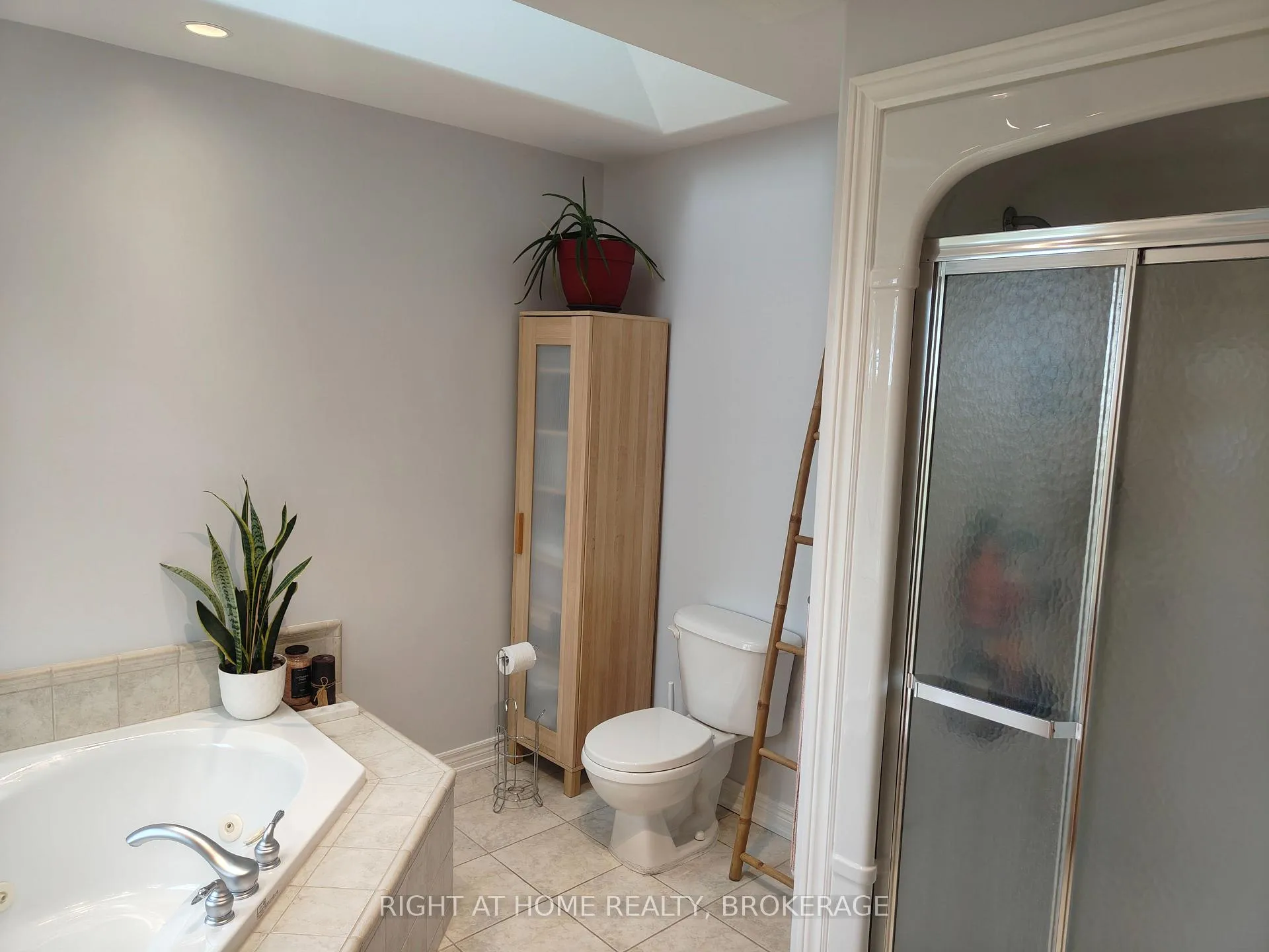 Photo 42 of 22 Ursula Avenue, St. Catharines, Burleigh Hill — HOMEH