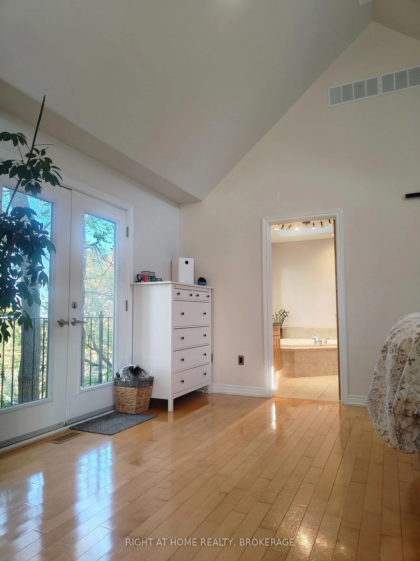 Photo 44 of 22 Ursula Avenue, St. Catharines, Burleigh Hill — HOMEH