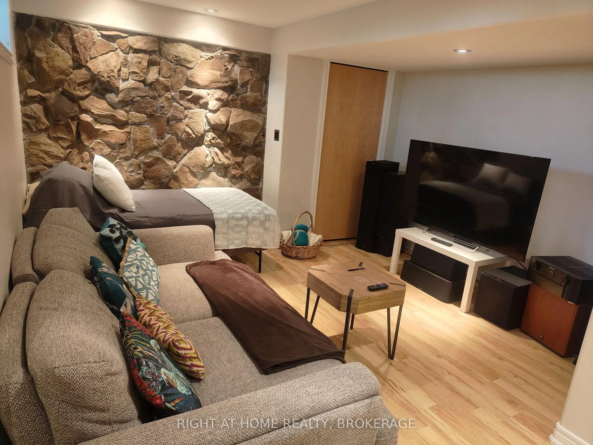 Photo 48 of 22 Ursula Avenue, St. Catharines, Burleigh Hill — HOMEH