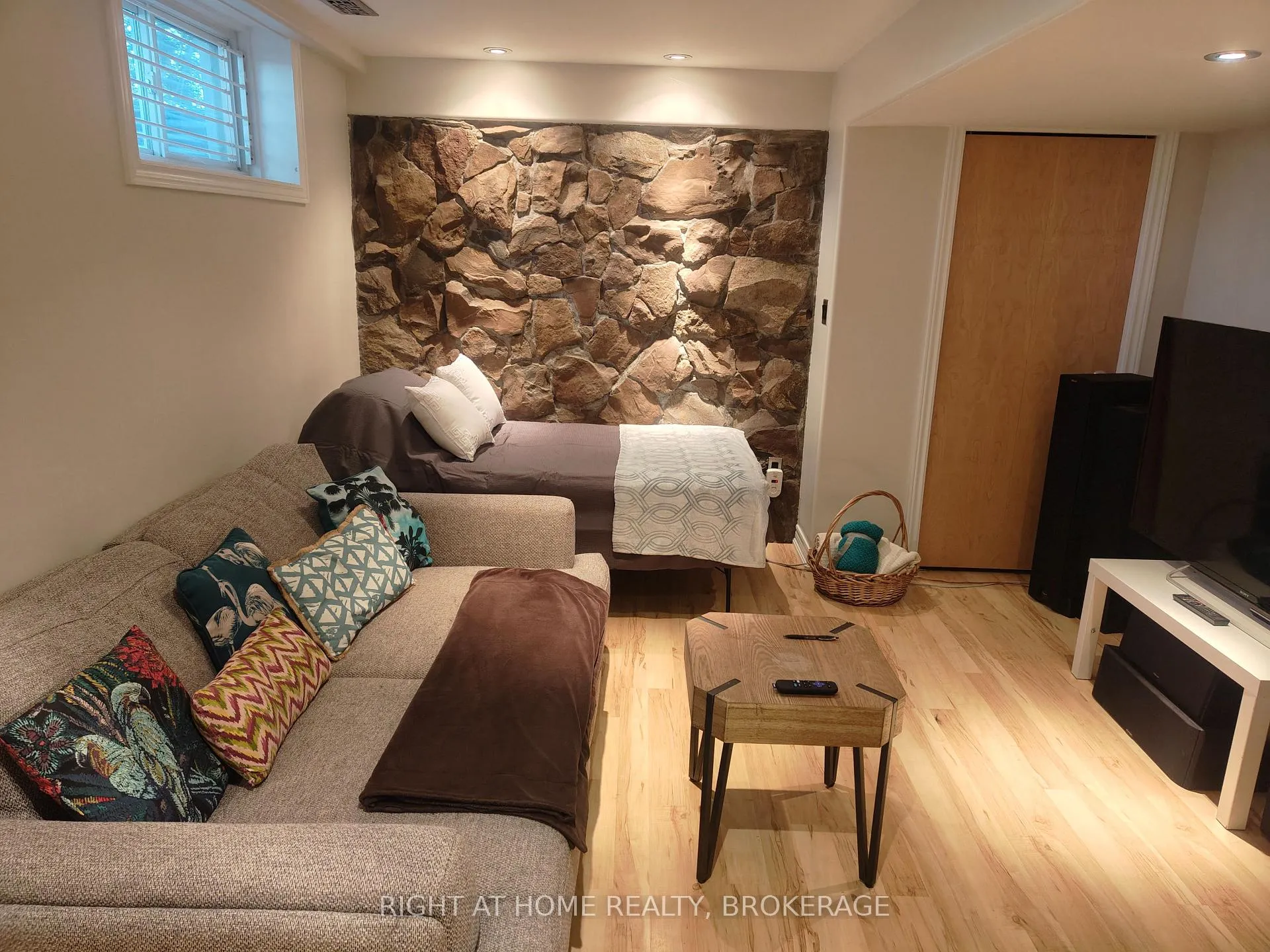 Photo 49 of 22 Ursula Avenue, St. Catharines, Burleigh Hill — HOMEH