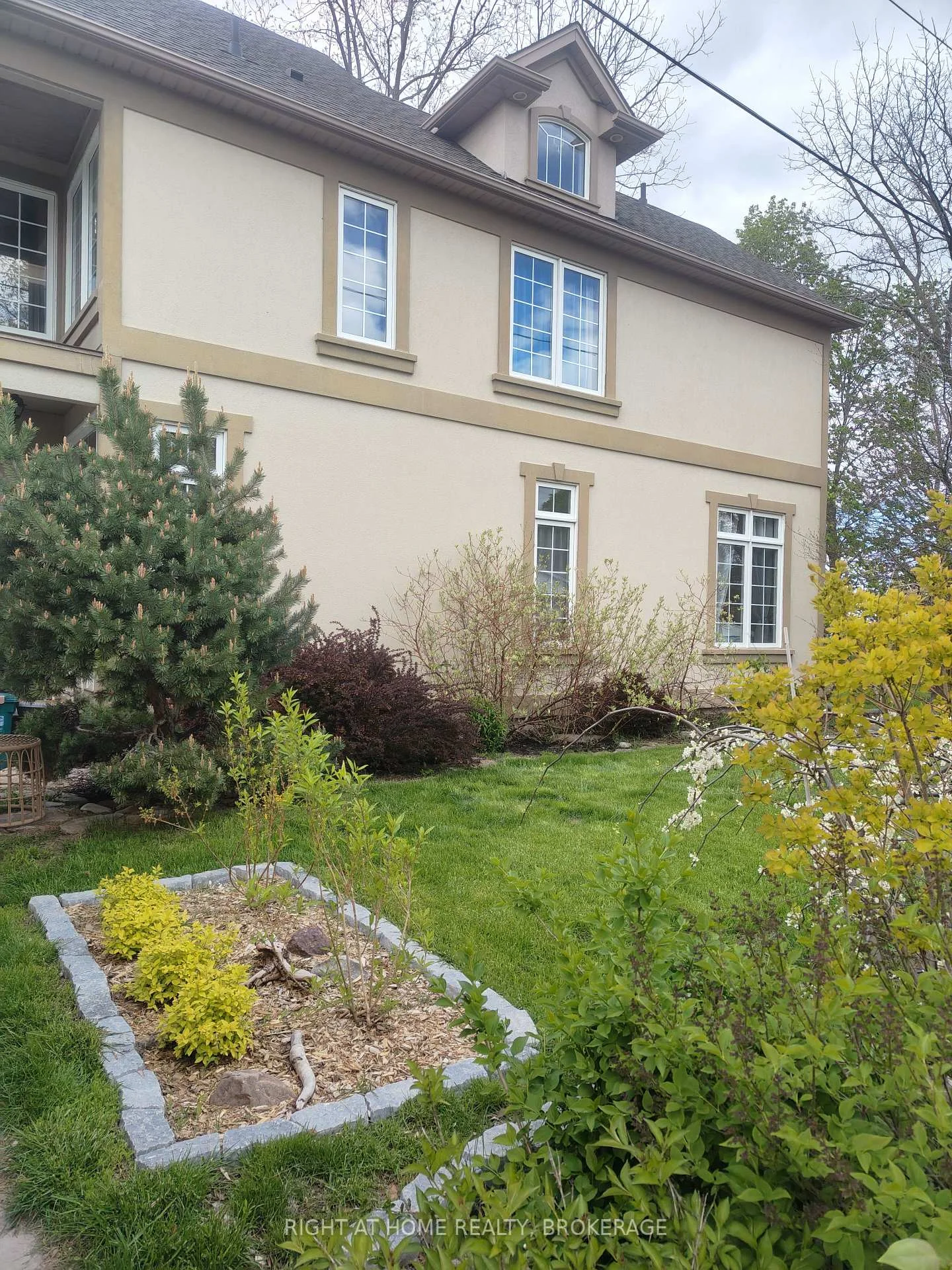 Photo 5 of 22 Ursula Avenue, St. Catharines, Burleigh Hill — HOMEH