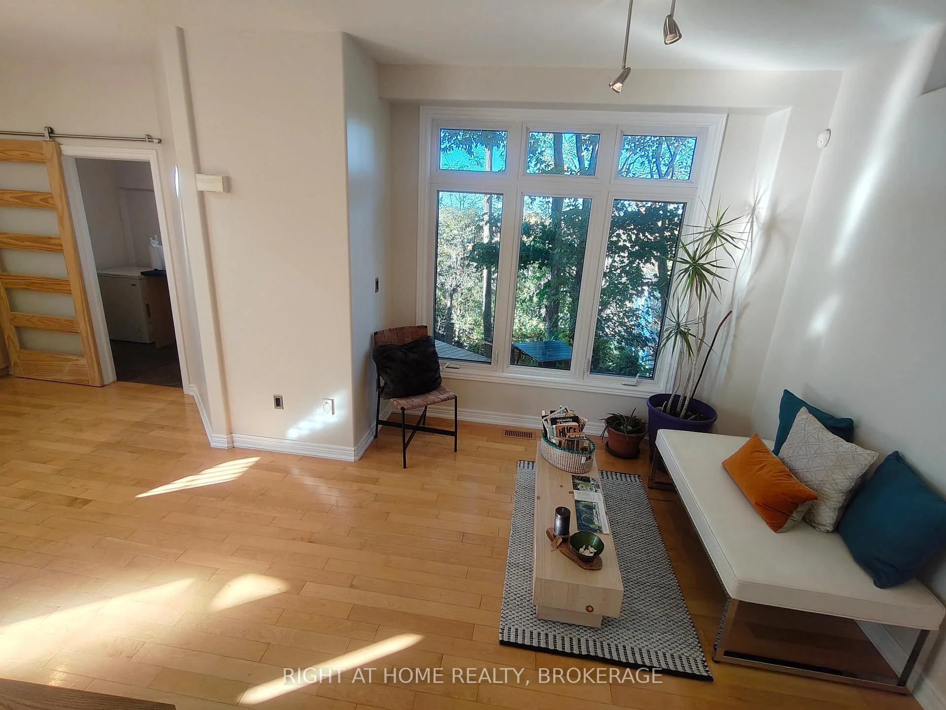 Photo 20 of 22 Ursula Avenue, St. Catharines, Burleigh Hill — HOMEH
