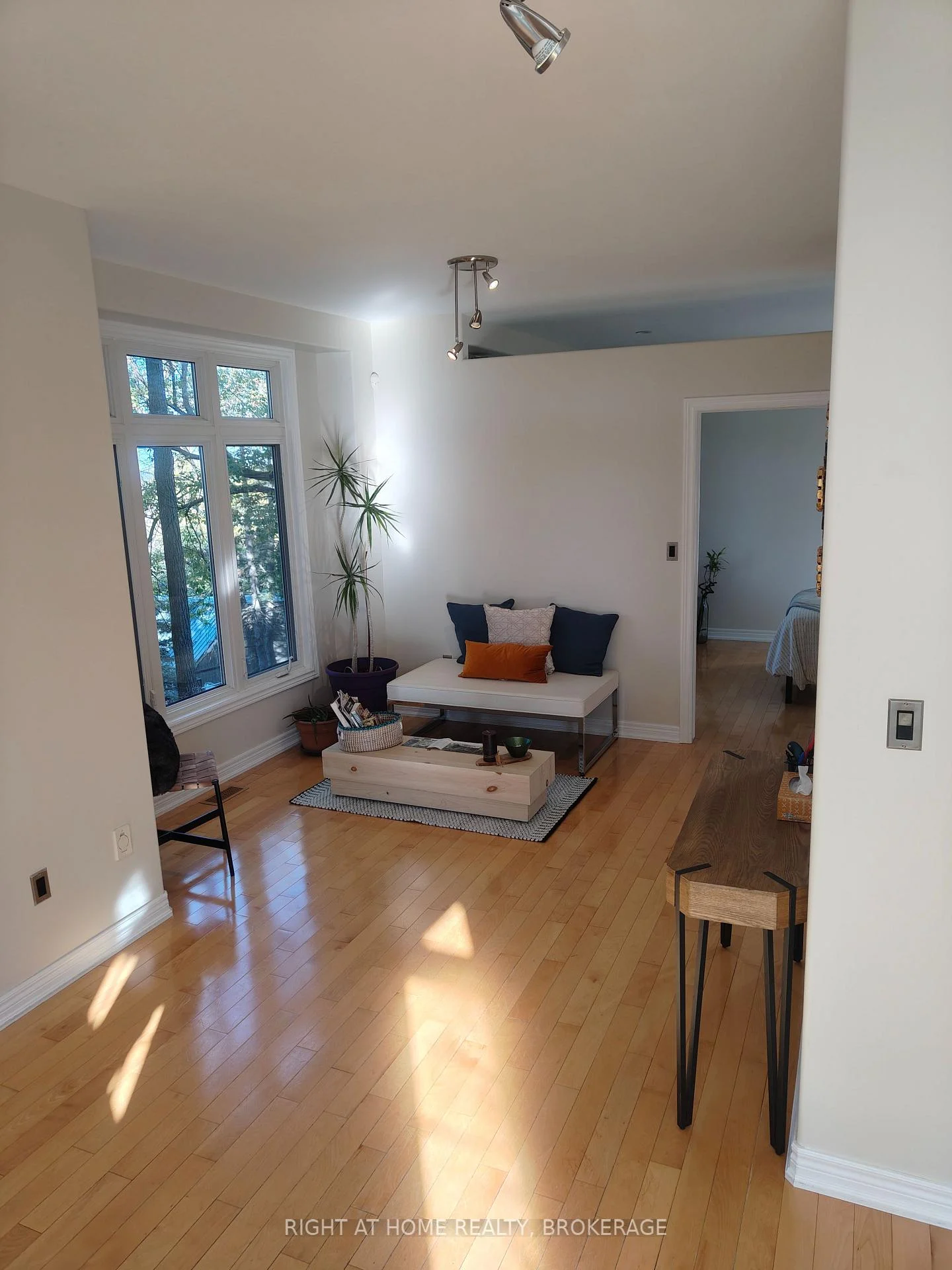 Photo 23 of 22 Ursula Avenue, St. Catharines, Burleigh Hill — HOMEH