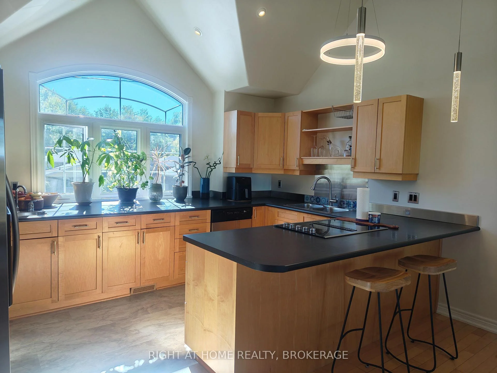 Photo 31 of 22 Ursula Avenue, St. Catharines, Burleigh Hill — HOMEH