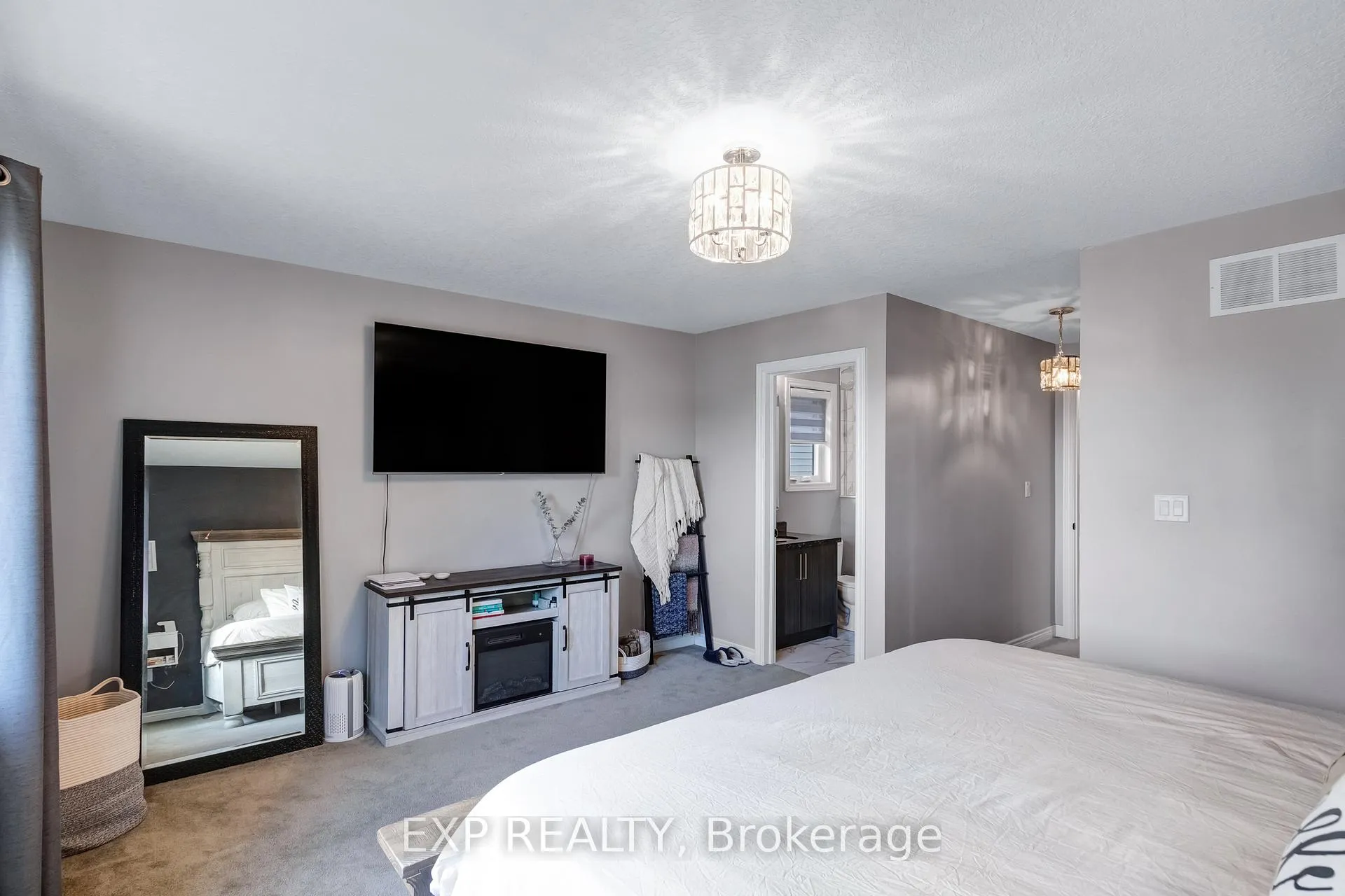 Photo 19 of 688 Dunn Avenue, Hamilton, Parkview — HOMEH