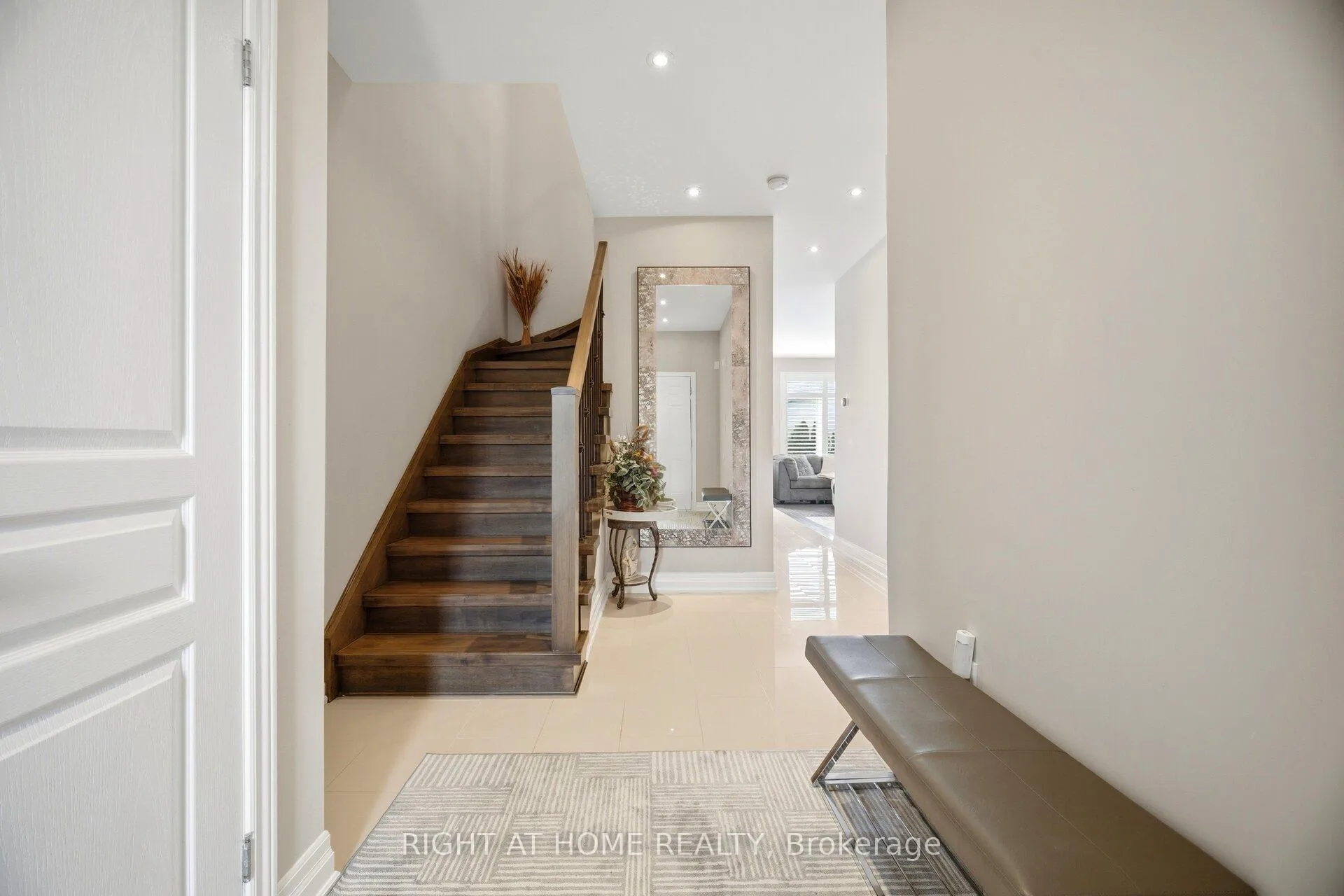 Photo 3 of 156 Gunby Boulevard, Hamilton, Waterdown — HOMEH