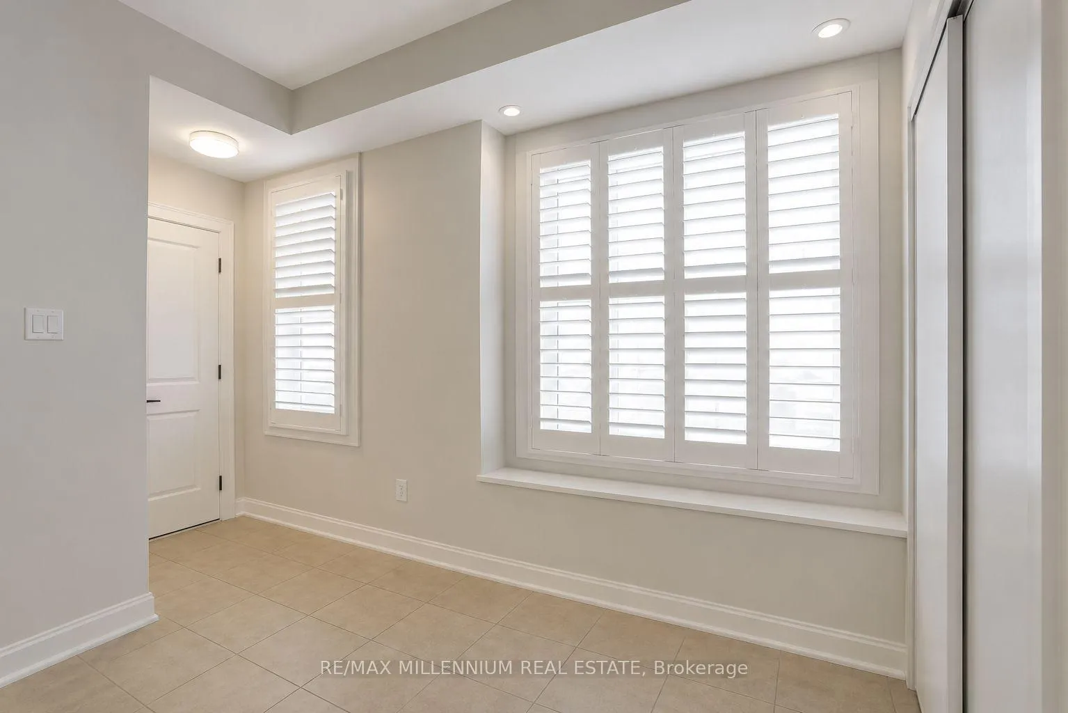 Photo 4 of Unit 110, 256 Royal York Boulevard, Etobicoke, Mimico — HOMEH