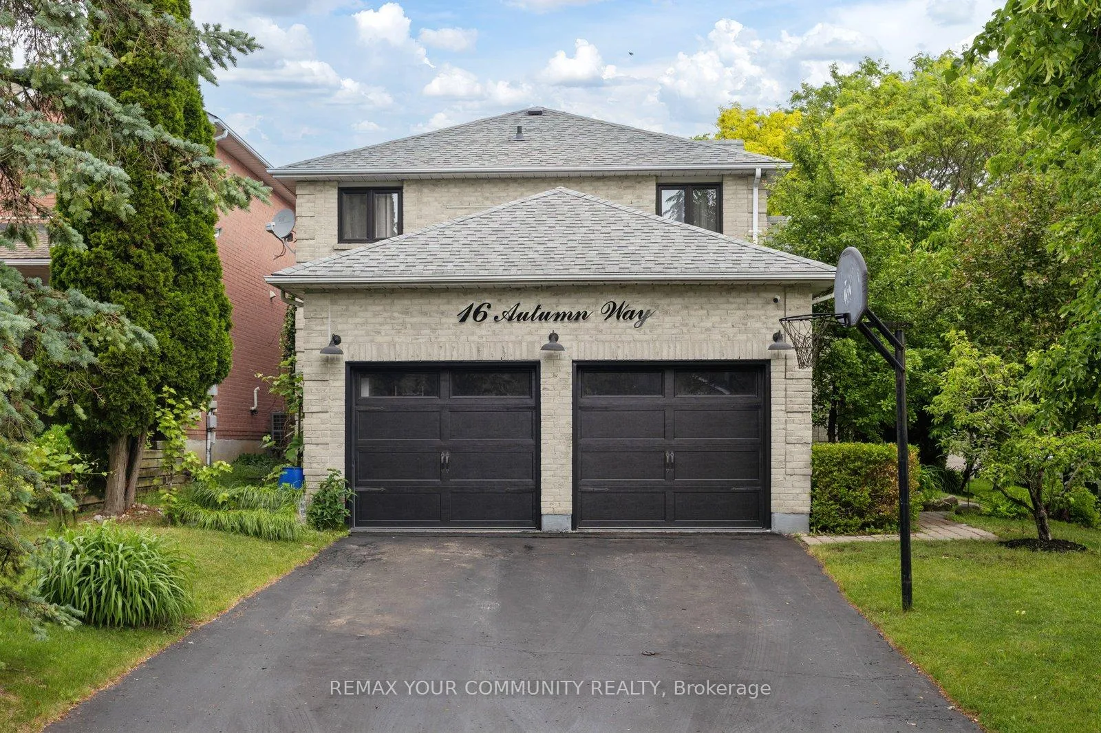 Photo 2 of 16 Autumn Way, Aurora, Aurora Heights — HOMEH