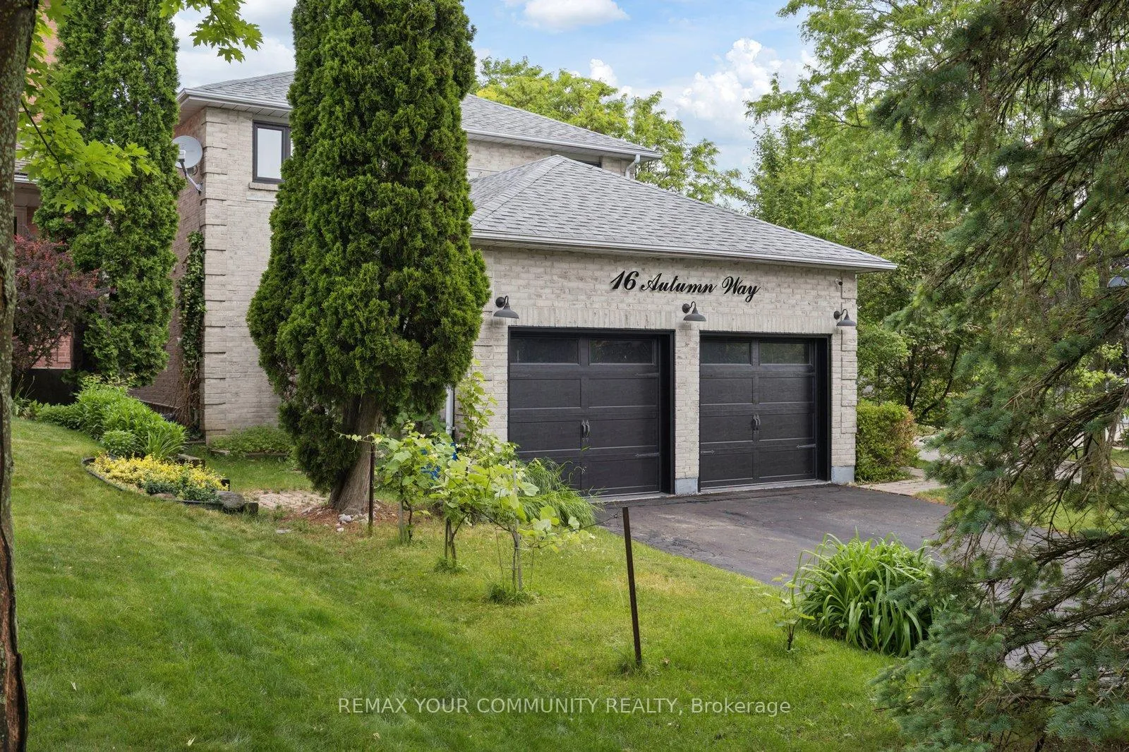 Photo 3 of 16 Autumn Way, Aurora, Aurora Heights — HOMEH