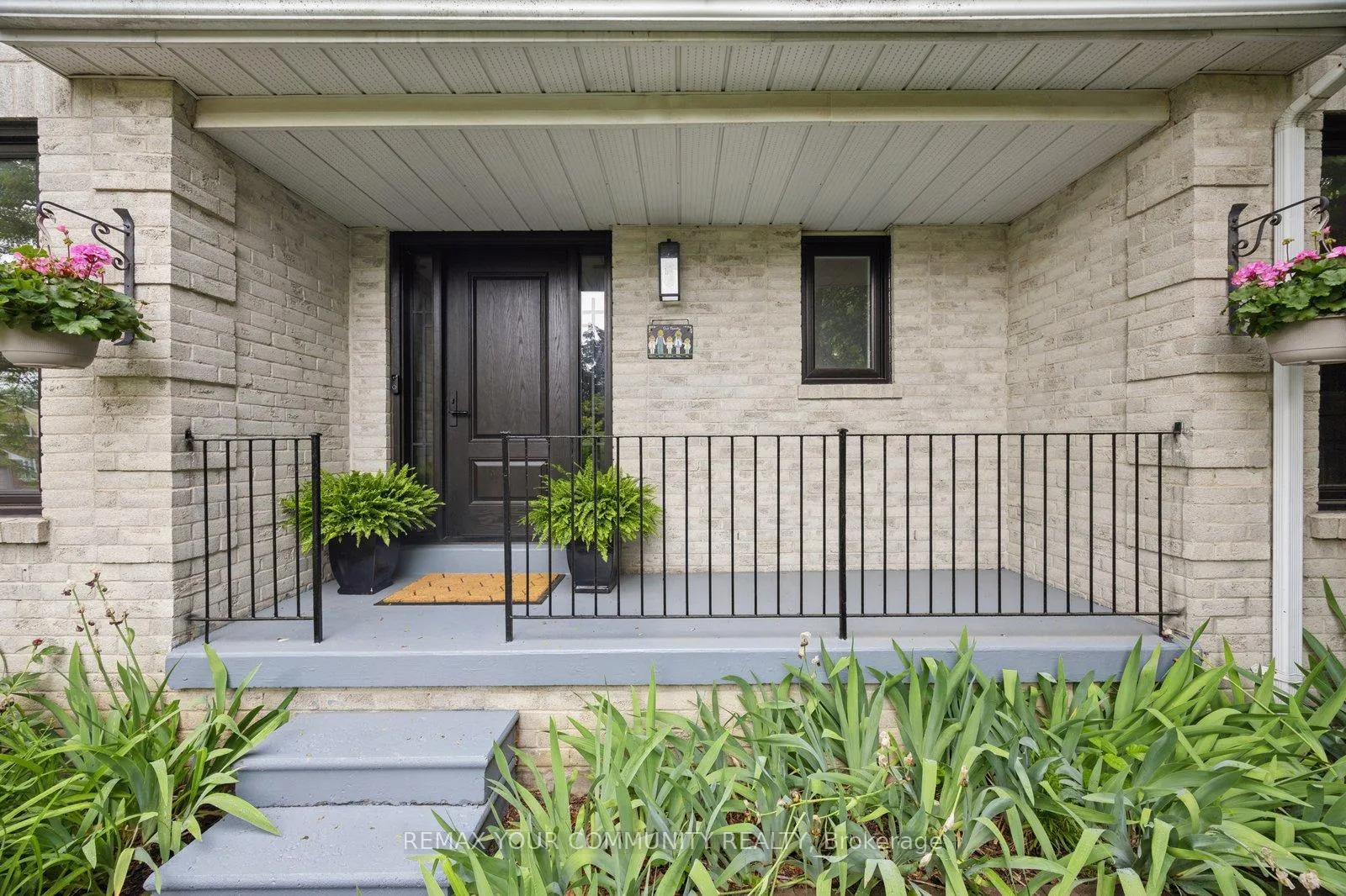 Photo 4 of 16 Autumn Way, Aurora, Aurora Heights — HOMEH