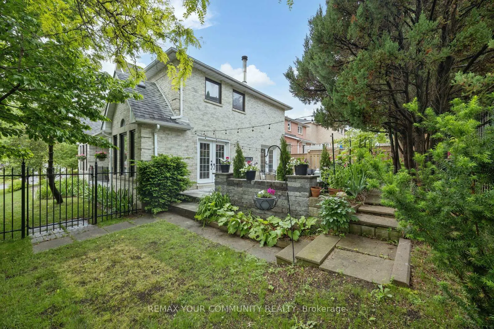 Photo 39 of 16 Autumn Way, Aurora, Aurora Heights — HOMEH