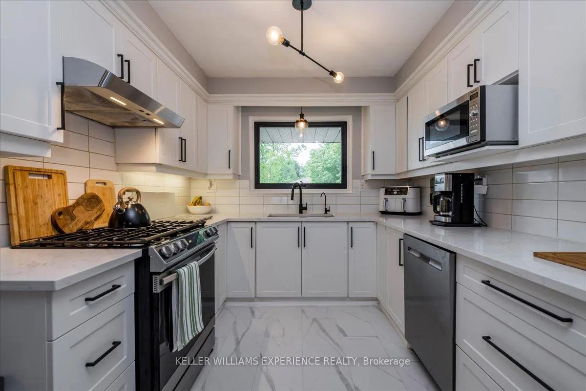 Photo 9 of 7 Glenridge Road, Barrie, Allandale Heights — HOMEH