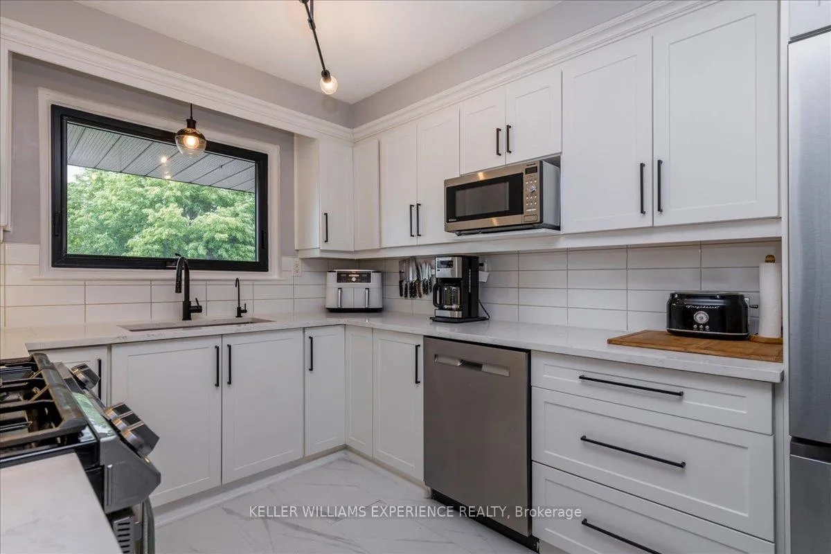 Photo 10 of 7 Glenridge Road, Barrie, Allandale Heights — HOMEH