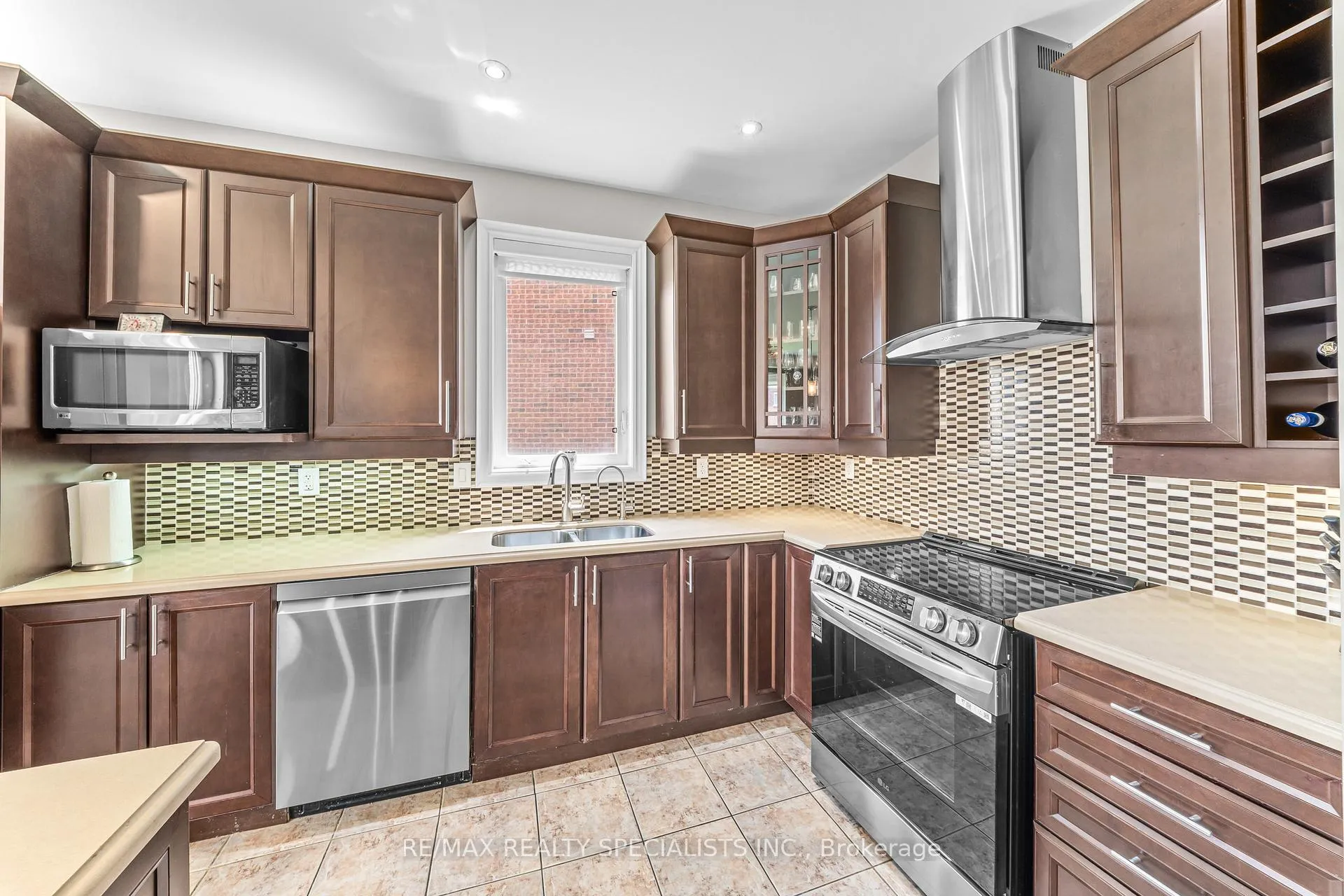 Photo 15 of 33 Delphinium Way, Brampton, Northwest Sandalwood Parkway — HOMEH