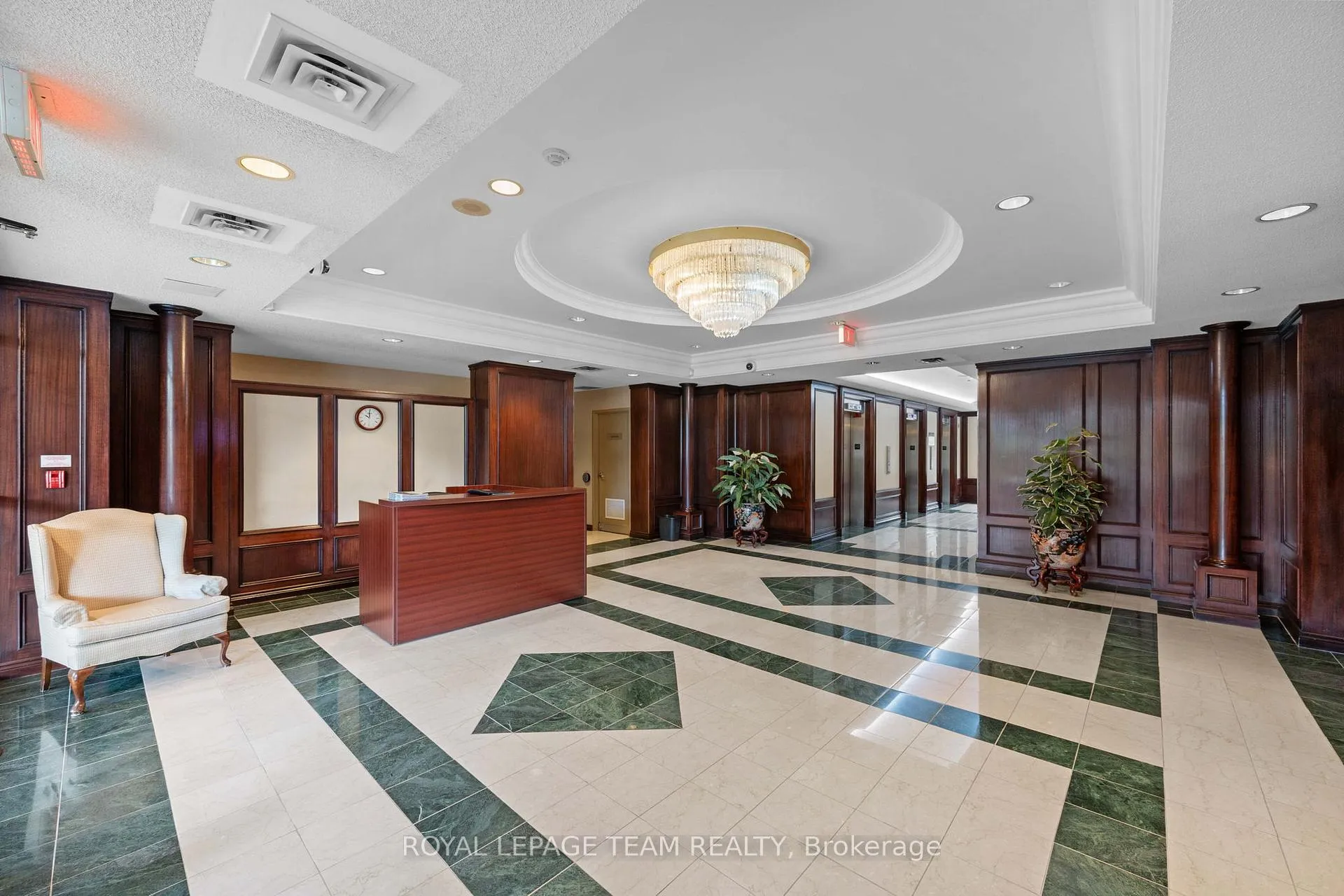 Photo 2 of Unit 402, 1705 Playfair Drive, Ottawa, Playfair Park — HOMEH
