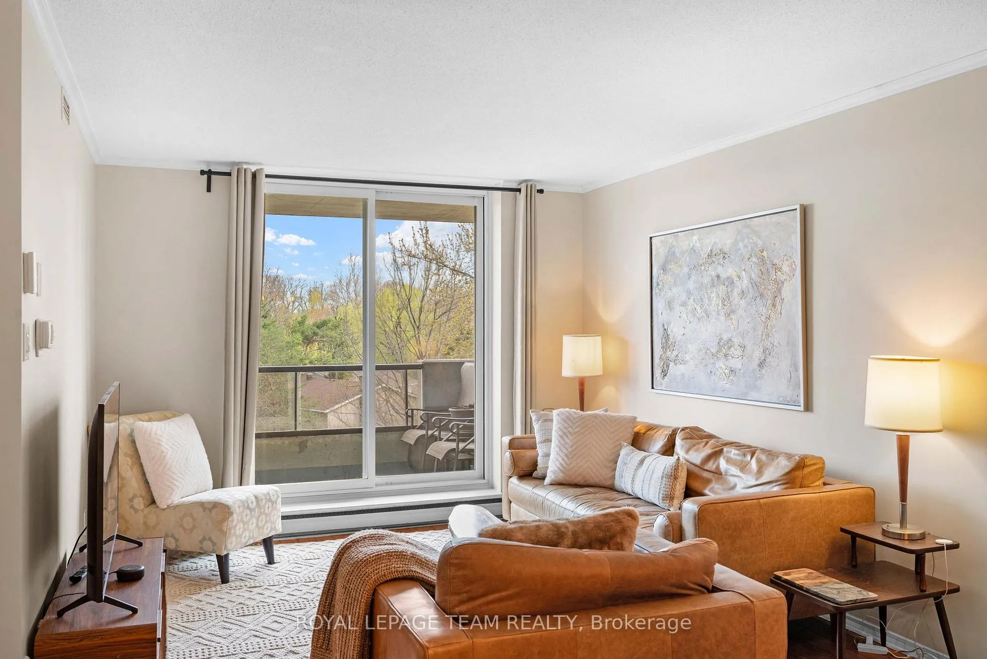Photo 9 of Unit 402, 1705 Playfair Drive, Ottawa, Playfair Park — HOMEH