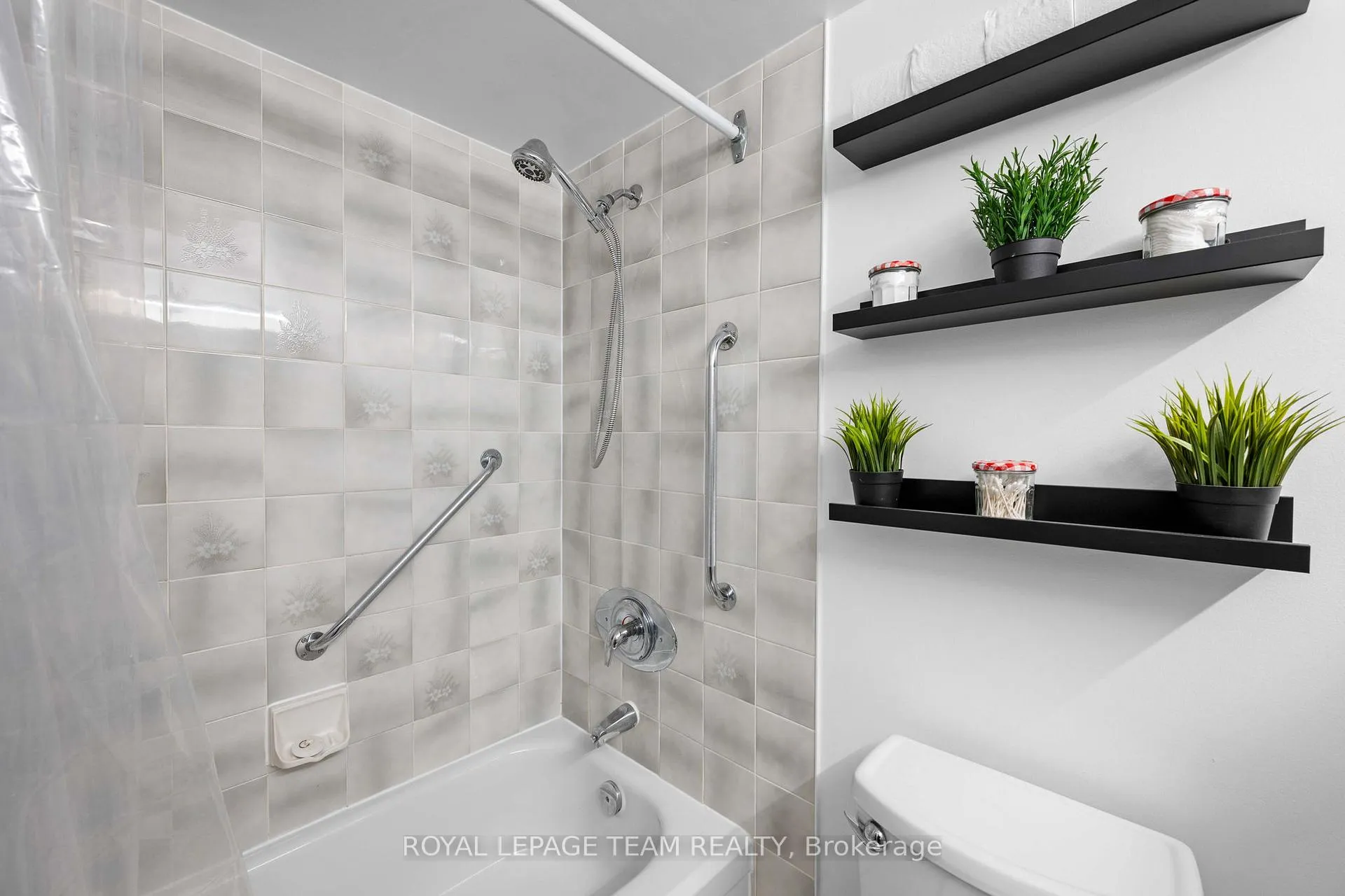 Photo 18 of Unit 402, 1705 Playfair Drive, Ottawa, Playfair Park — HOMEH