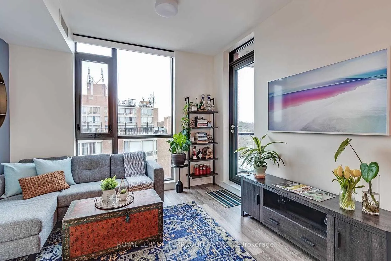 Front of Unit 403, 2118 Bloor Street W