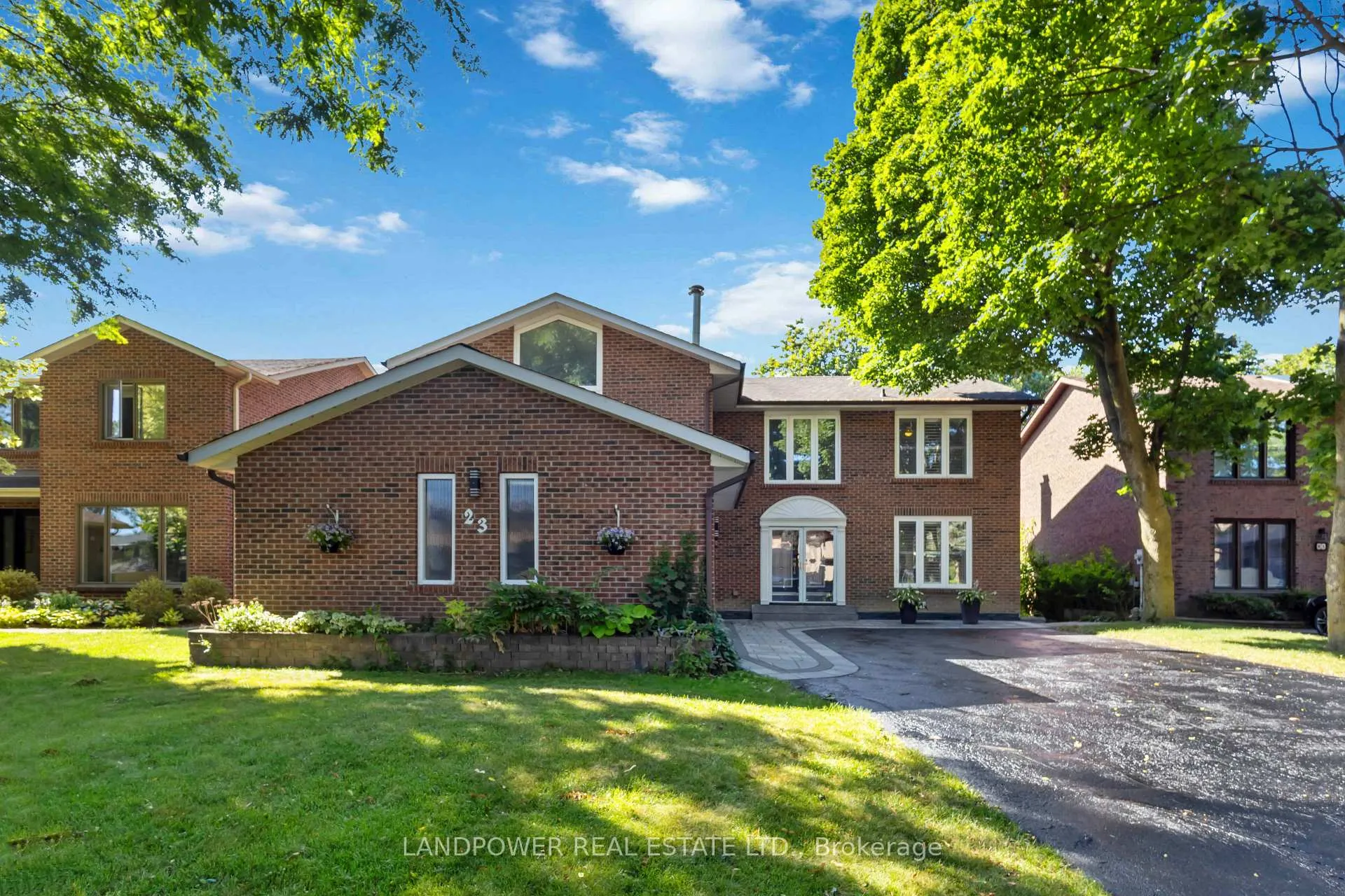 Photo 2 of 23 Fry Court, Markham, Old Markham Village — HOMEH