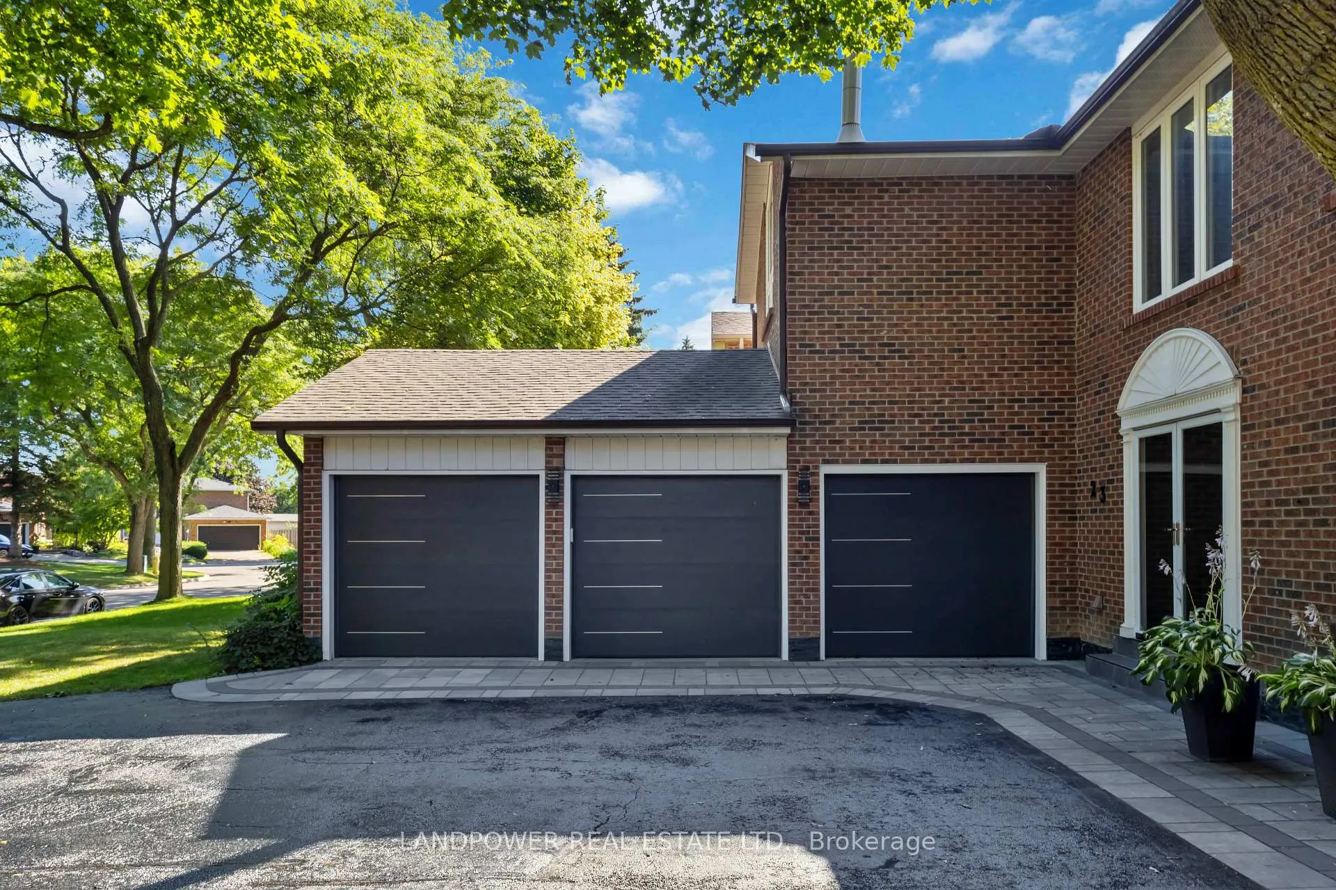Photo 3 of 23 Fry Court, Markham, Old Markham Village — HOMEH