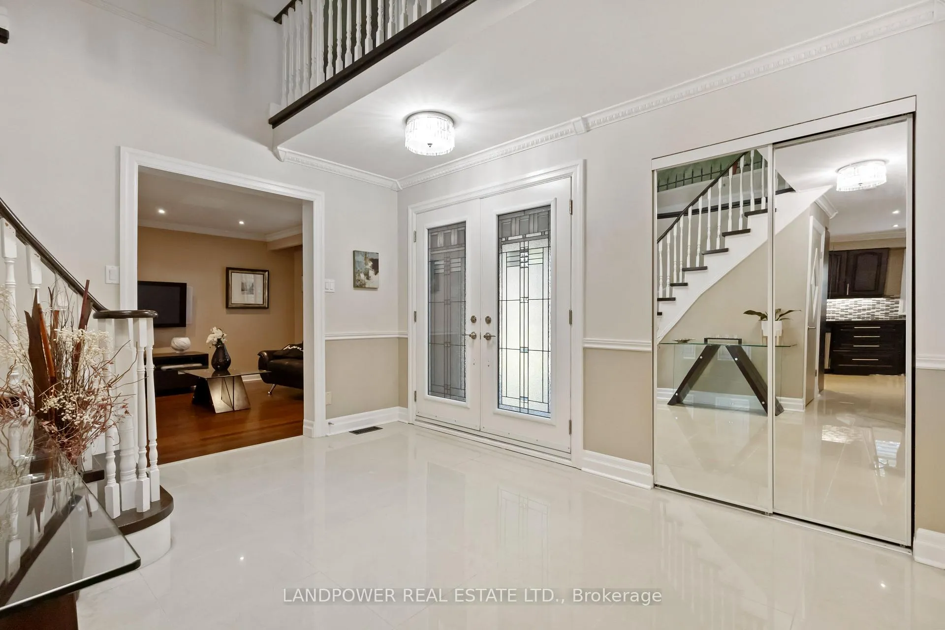 Photo 4 of 23 Fry Court, Markham, Old Markham Village — HOMEH