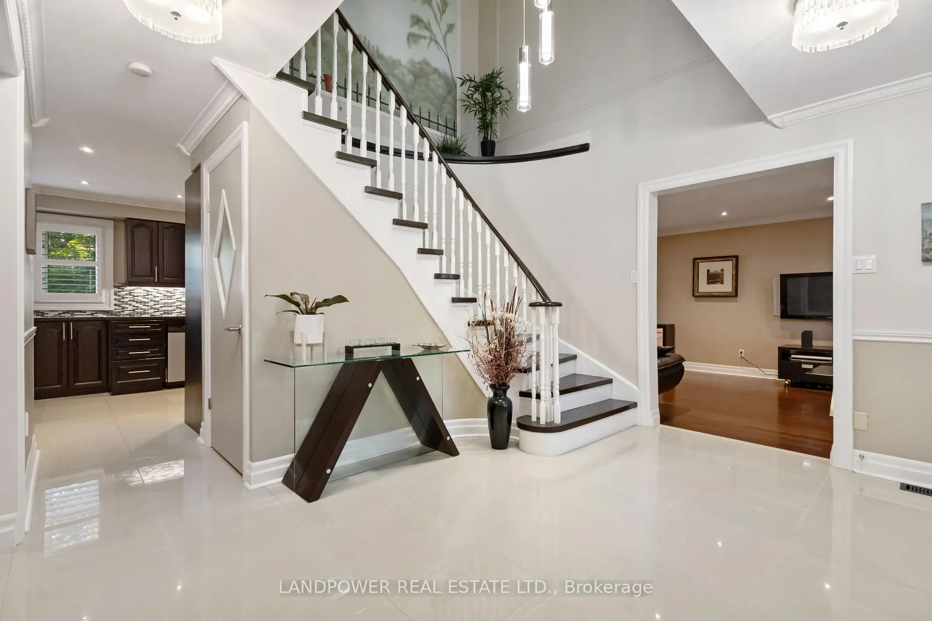 Photo 5 of 23 Fry Court, Markham, Old Markham Village — HOMEH