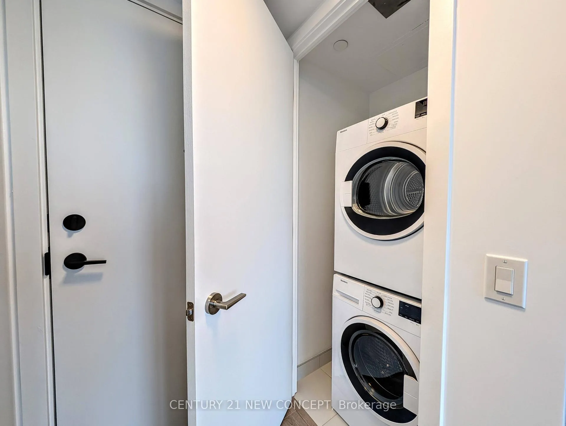 Photo 4 of Unit 2807, 100 Queen Street E, Toronto, Church-Yonge Corridor — HOMEH