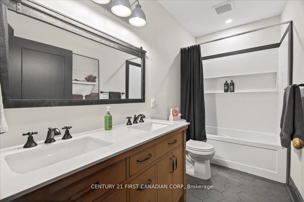 Photo 31 of 18 Colborne Street, Strathroy-Caradoc, NE — HOMEH