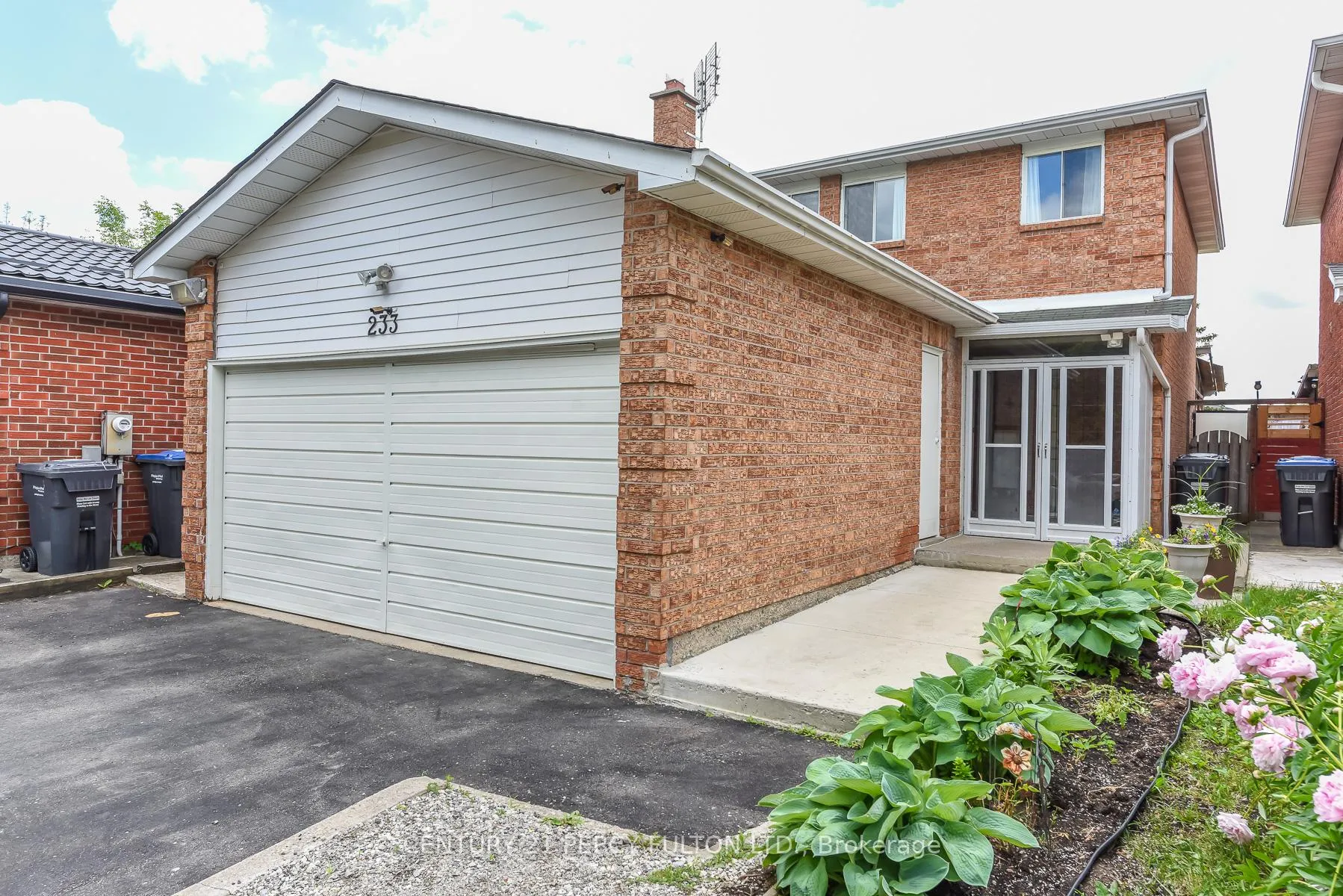Photo 2 of 233 Murray Street, Brampton, Brampton West — HOMEH