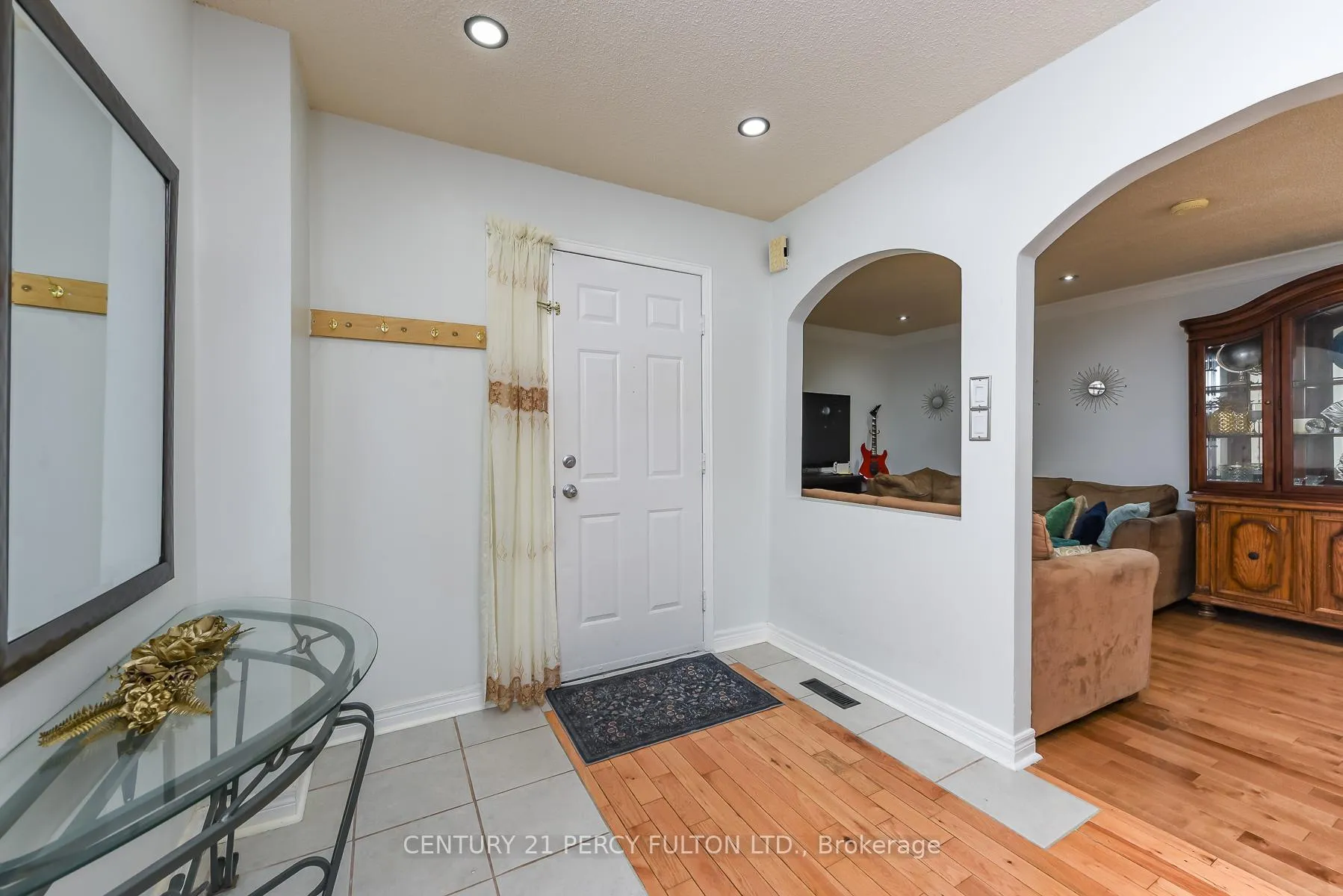 Photo 4 of 233 Murray Street, Brampton, Brampton West — HOMEH