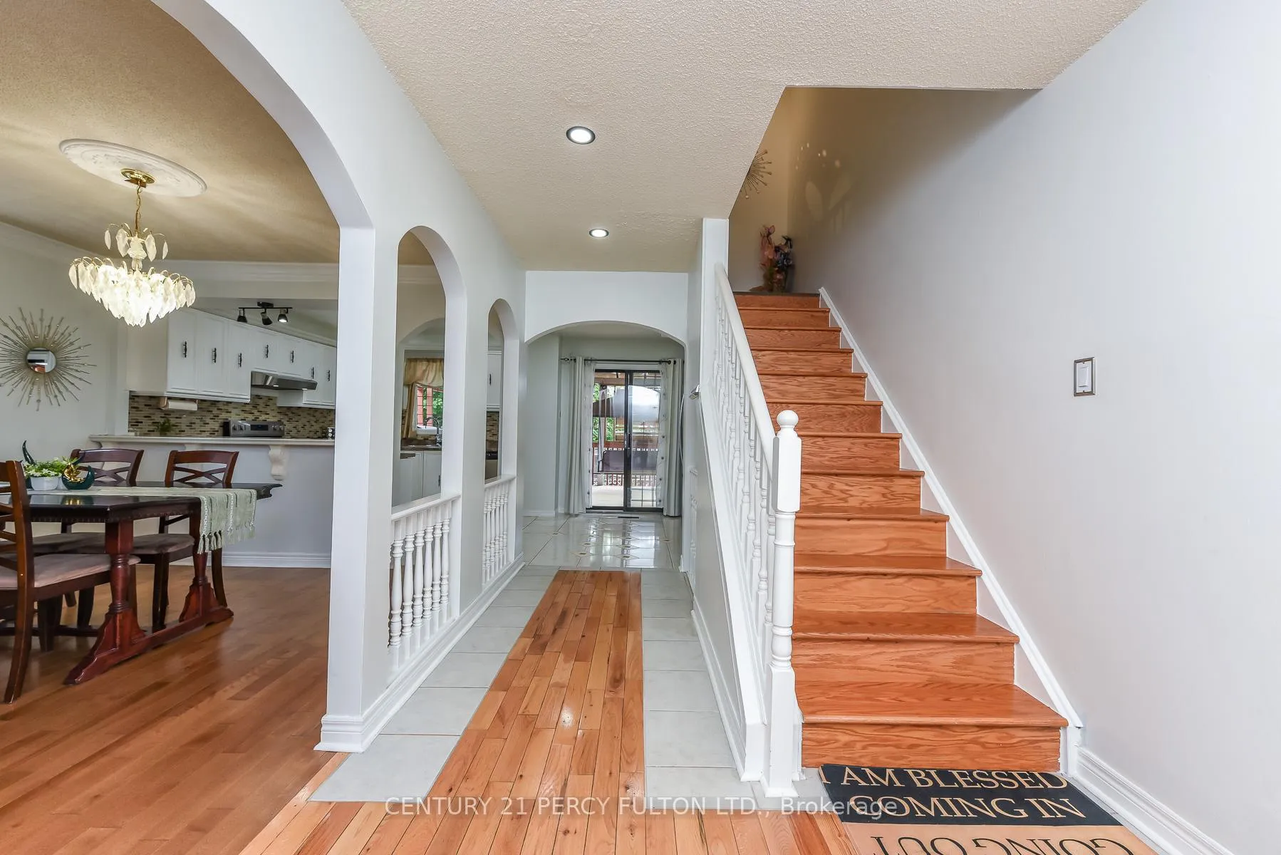 Photo 6 of 233 Murray Street, Brampton, Brampton West — HOMEH