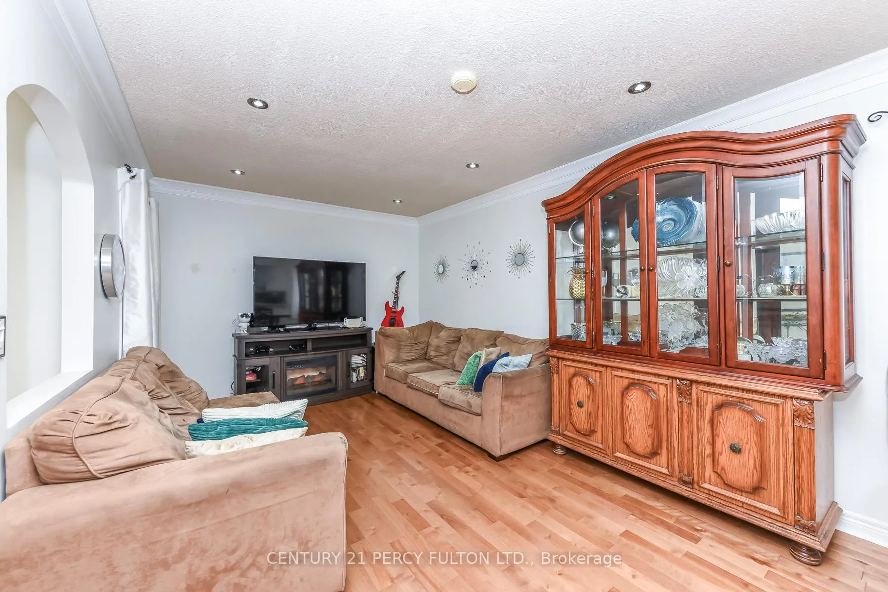 Photo 7 of 233 Murray Street, Brampton, Brampton West — HOMEH