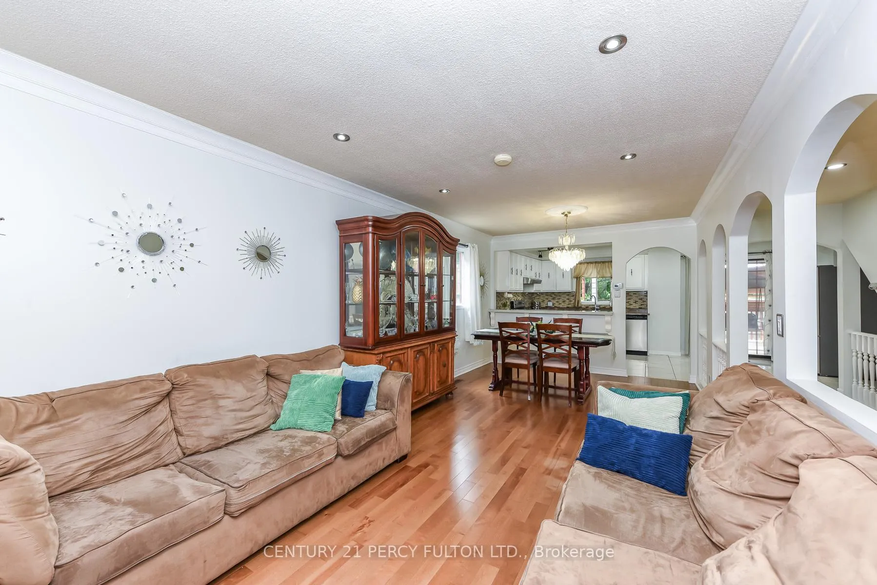 Photo 9 of 233 Murray Street, Brampton, Brampton West — HOMEH