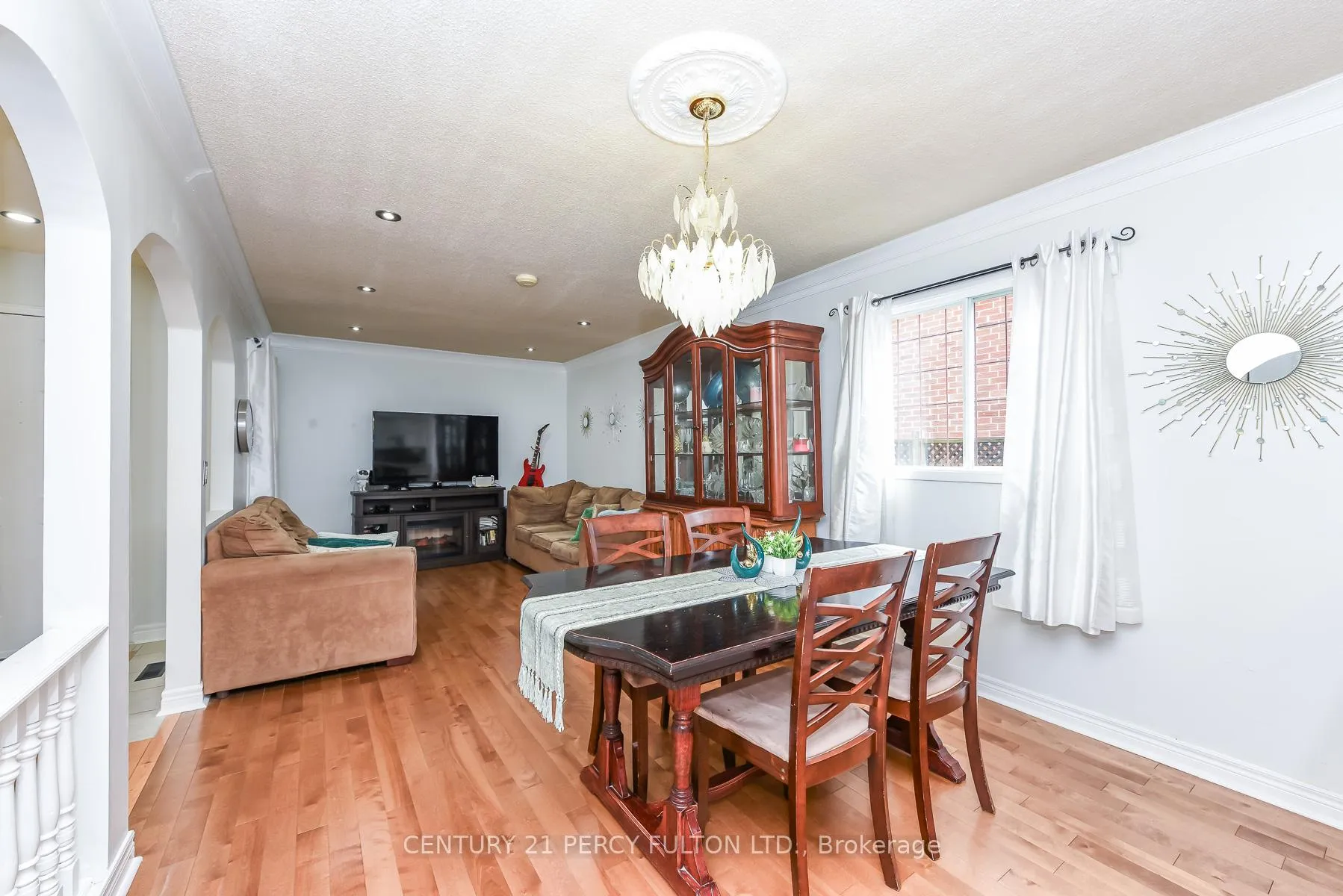 Photo 11 of 233 Murray Street, Brampton, Brampton West — HOMEH