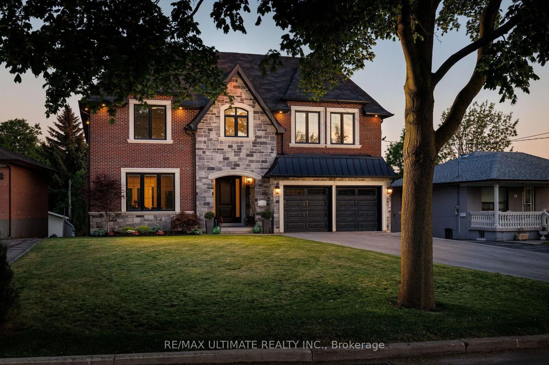 Photo 1 of 33 Dorsey Drive, North York, Maple Leaf — HOMEH