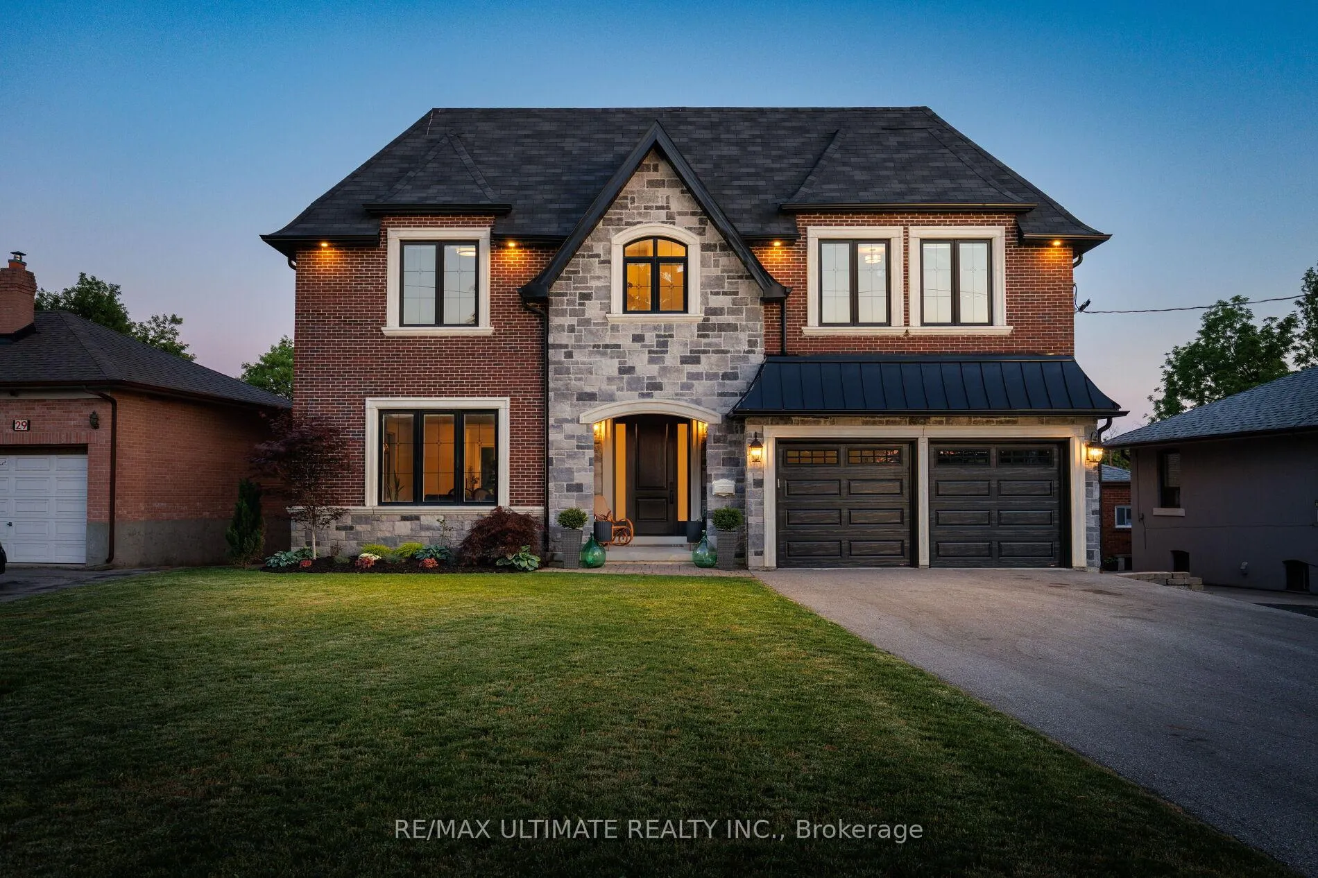 Photo 2 of 33 Dorsey Drive, North York, Maple Leaf — HOMEH
