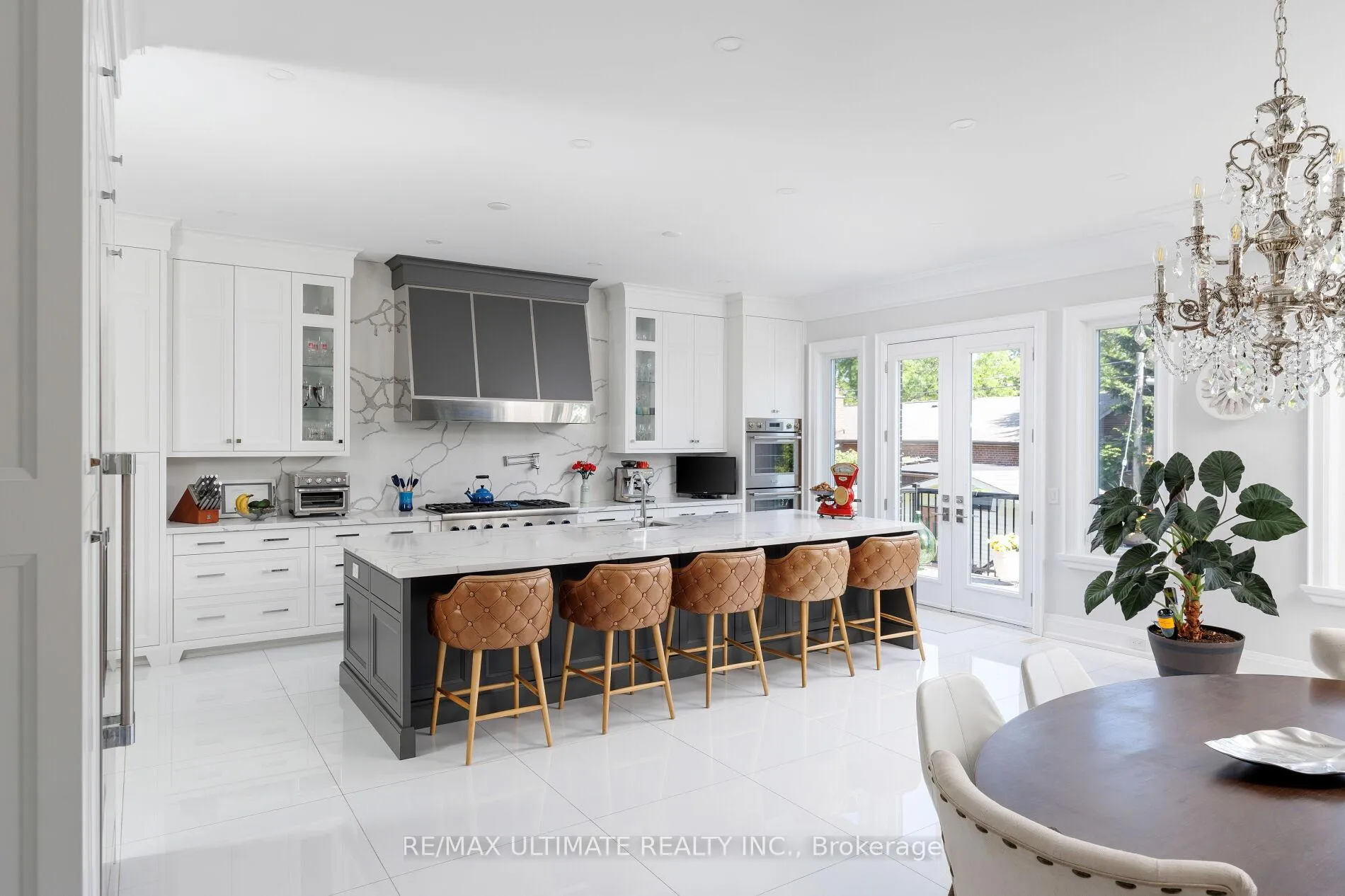Photo 14 of 33 Dorsey Drive, North York, Maple Leaf — HOMEH