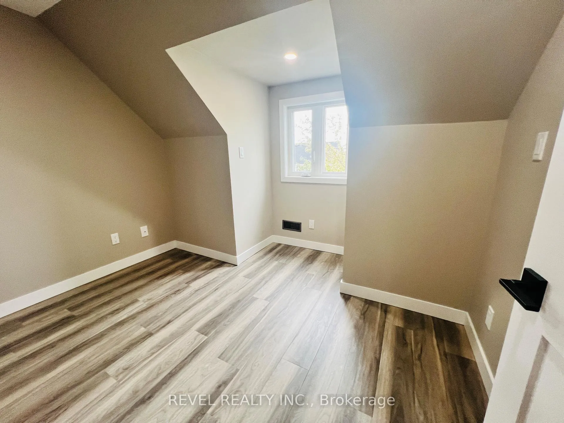 Photo 22 of 48 Sterling Avenue W, Timmins, TS - SW — HOMEH