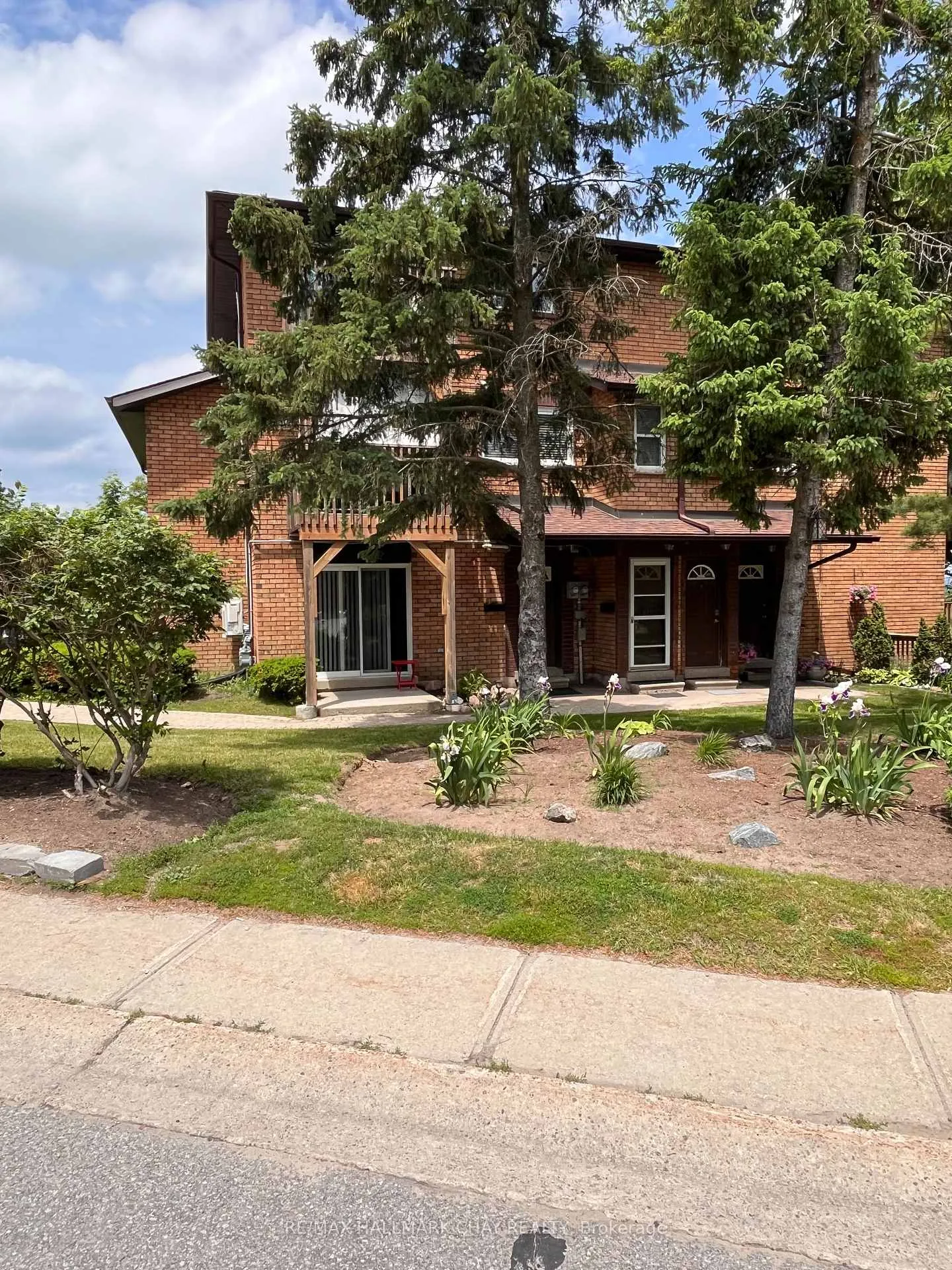 Front of Unit 5, 30 Loggers Run