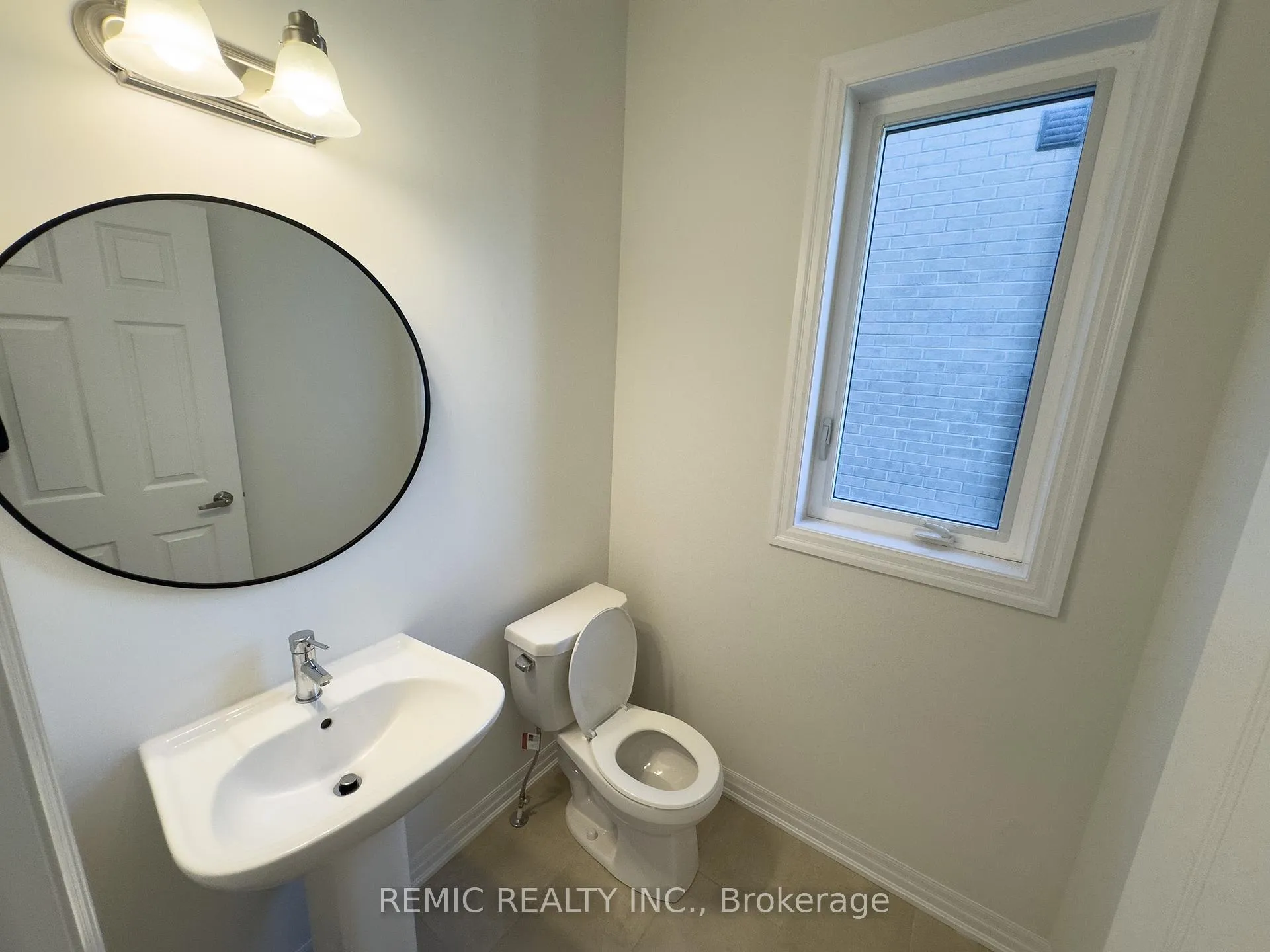 Photo 4 of 242 Flood Avenue, Clarington, Newcastle — HOMEH